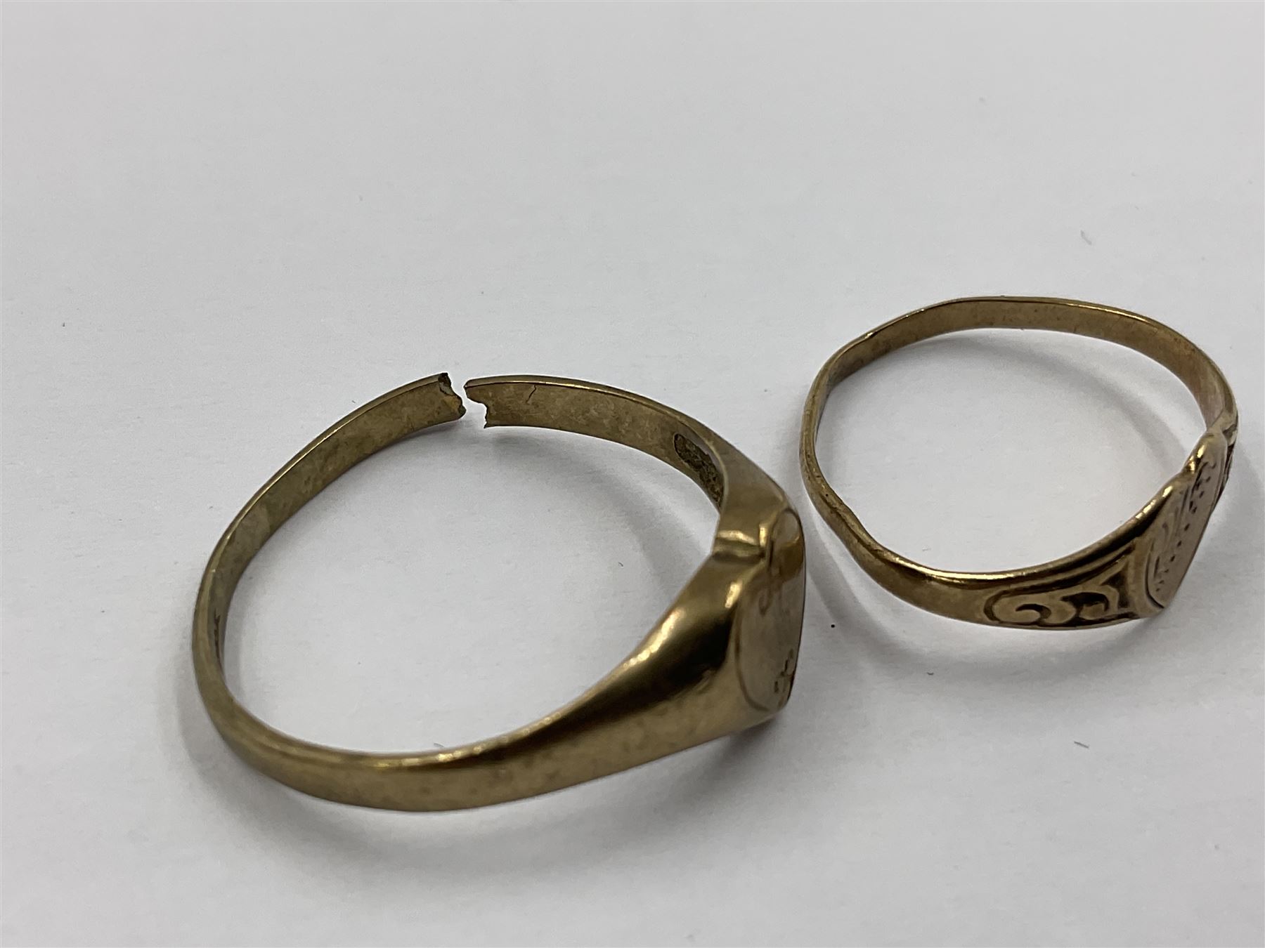 Four 9ct gold rings - Image 12 of 12