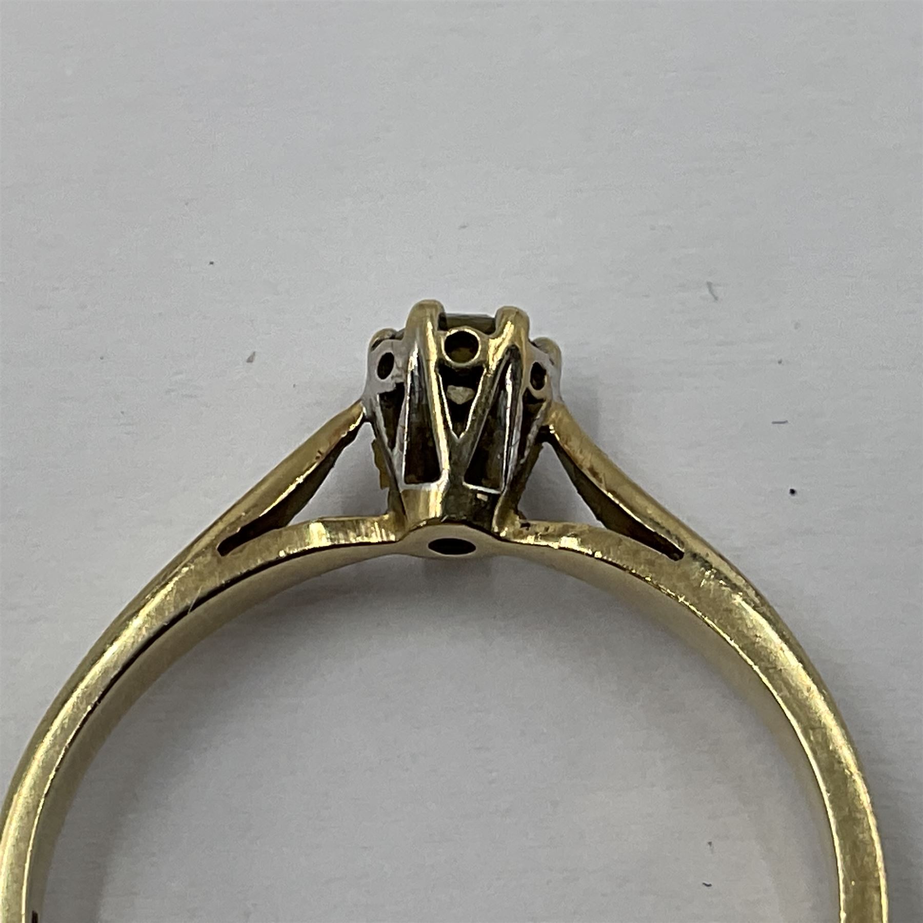 9ct gold single stone round brilliant cut diamond ring - Image 7 of 8