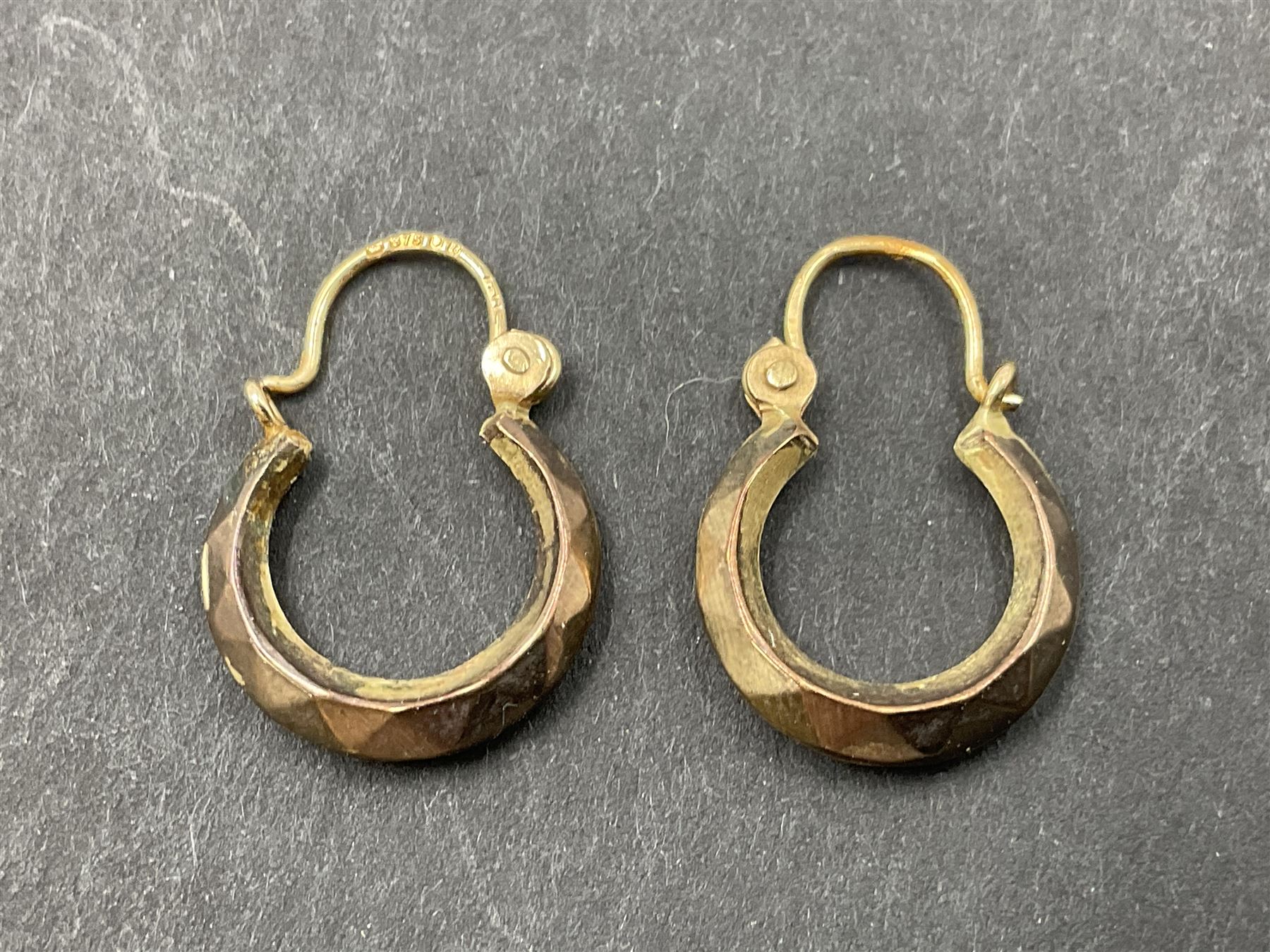 Two pairs of 9ct gold hoop earrings and 9ct gold earring oddments - Image 6 of 10
