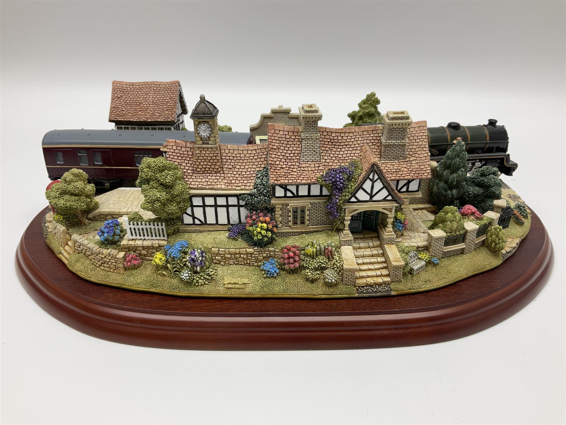 Two Lilliput lane The Royal Train at Sandringham and Westminster Abbey - Image 10 of 15