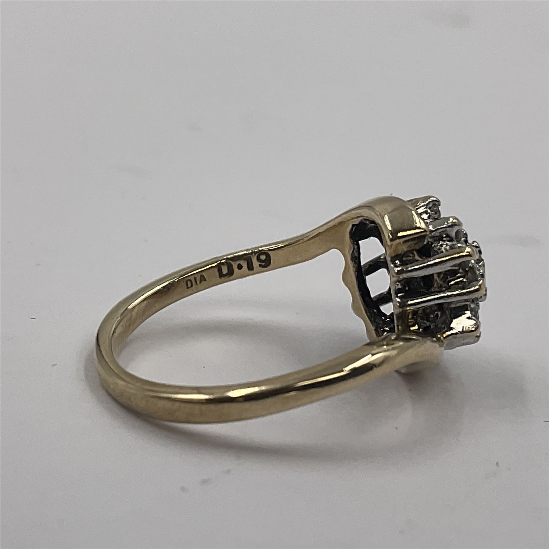 9ct gold diamond cluster ring - Image 3 of 5