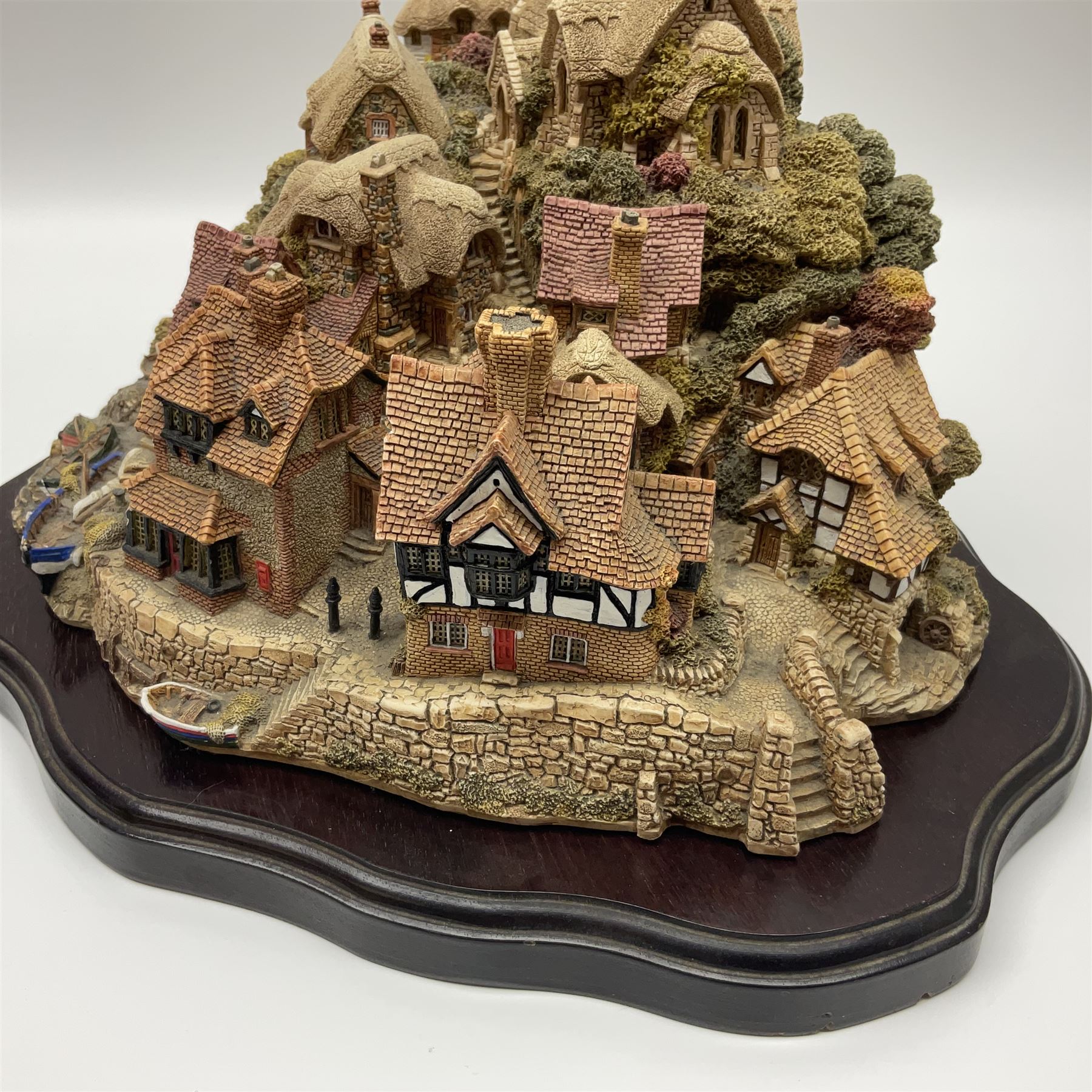 Lilliput lane St. Peters Cove with display plinth and original box - Image 10 of 13