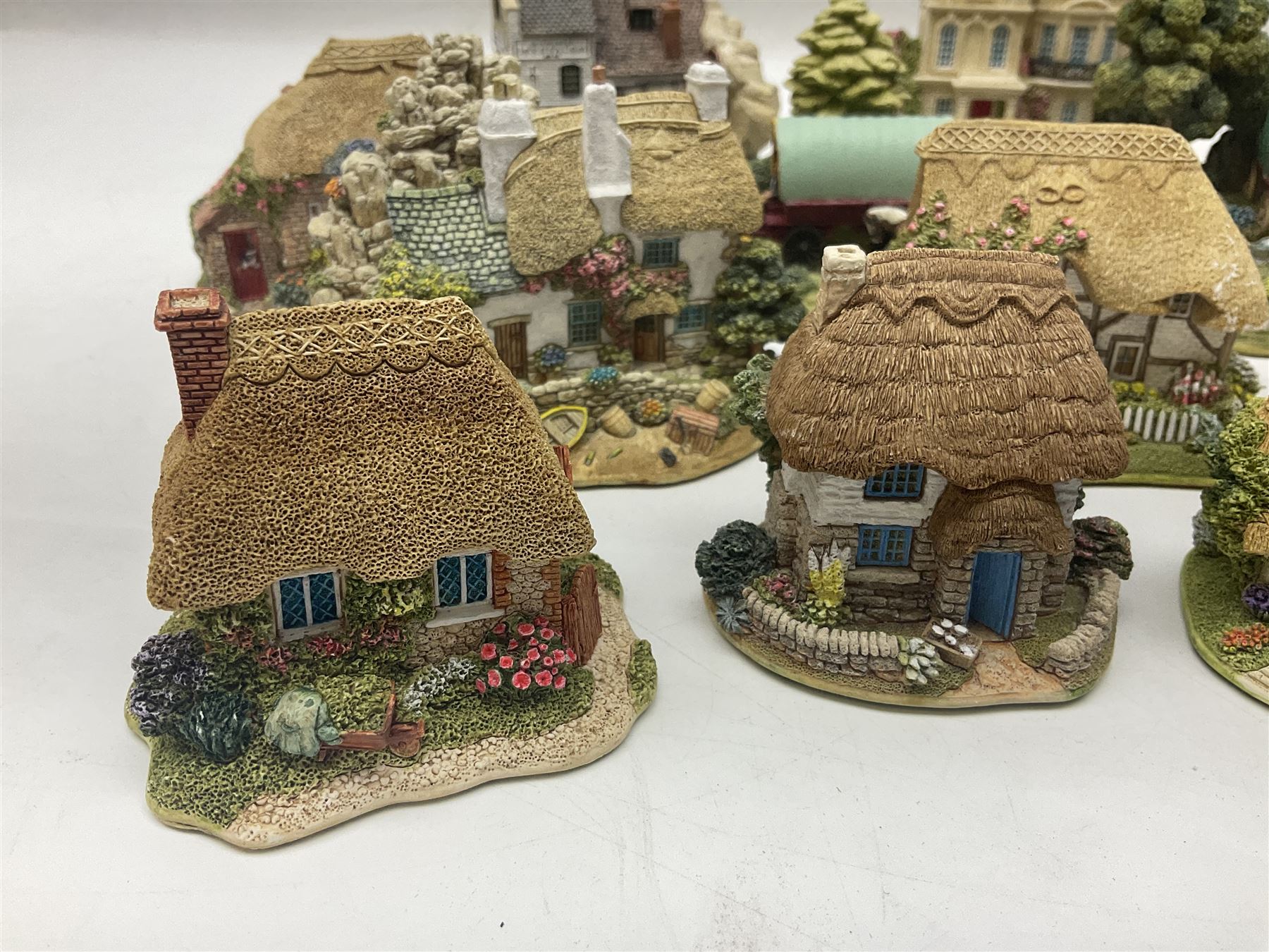 Fourteen Lilliput Lane models - Image 2 of 17