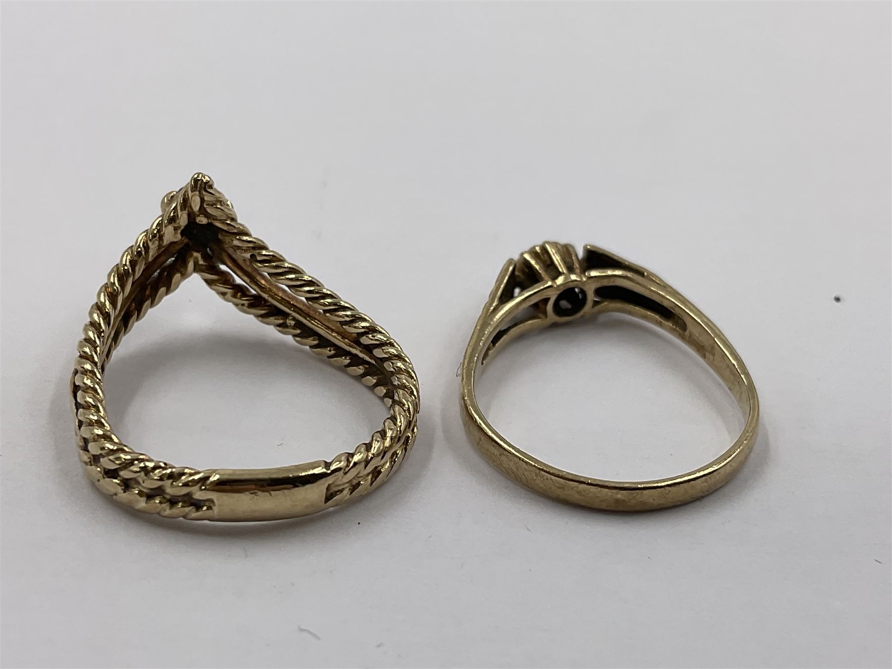 Four 9ct gold rings - Image 5 of 12