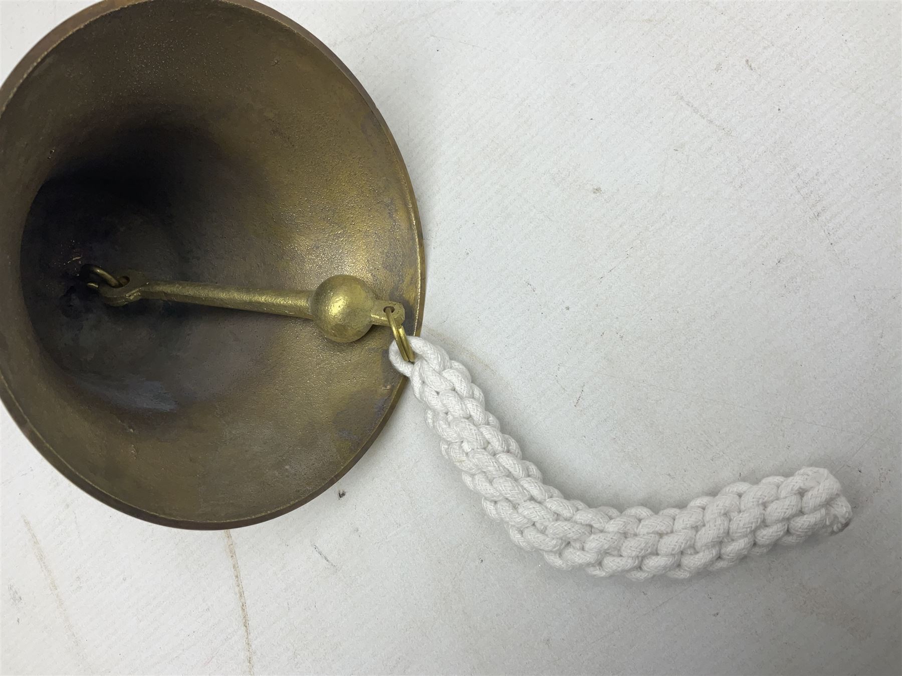 Wall hung brass bell with clapper - Image 3 of 6