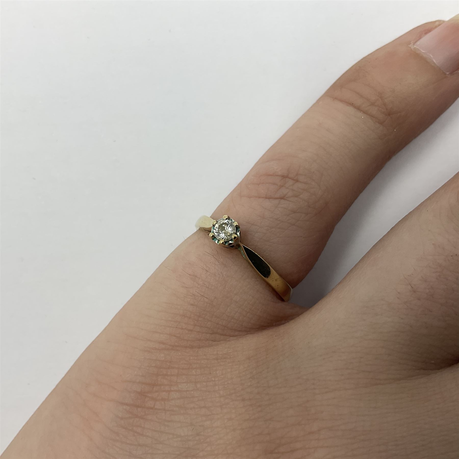 9ct gold single stone round brilliant cut diamond ring - Image 8 of 8