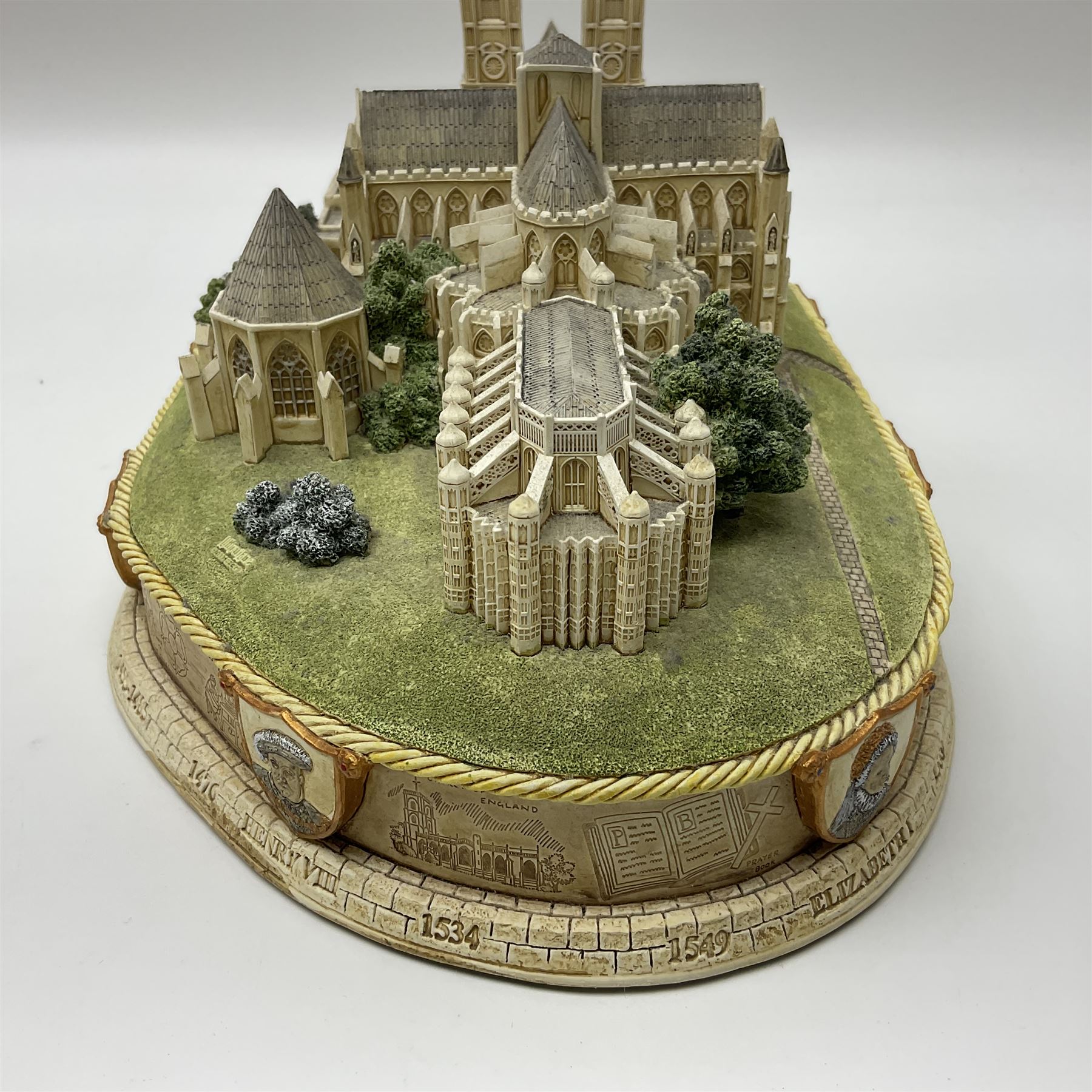 Two Lilliput lane The Royal Train at Sandringham and Westminster Abbey - Image 3 of 15