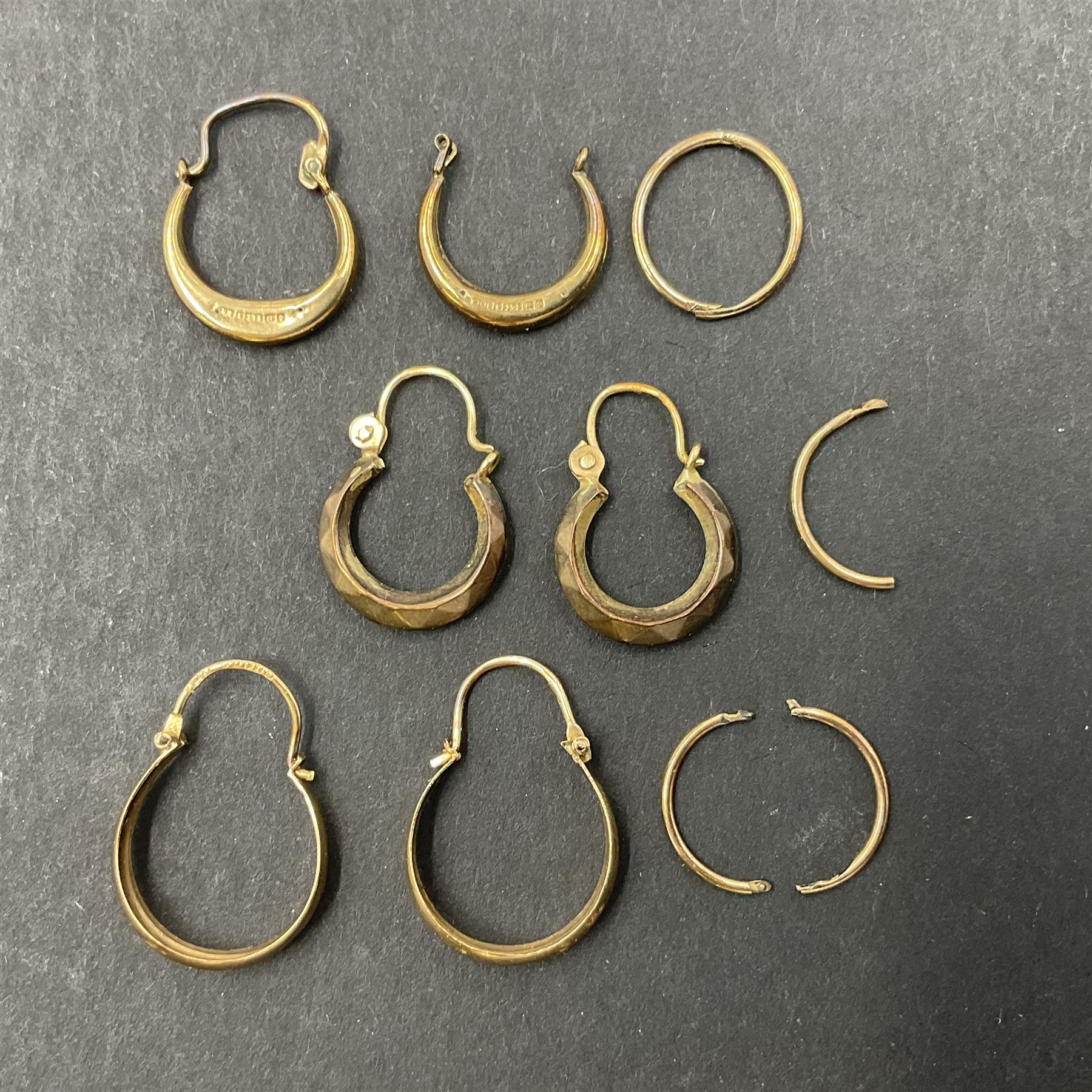 Two pairs of 9ct gold hoop earrings and 9ct gold earring oddments - Image 2 of 10
