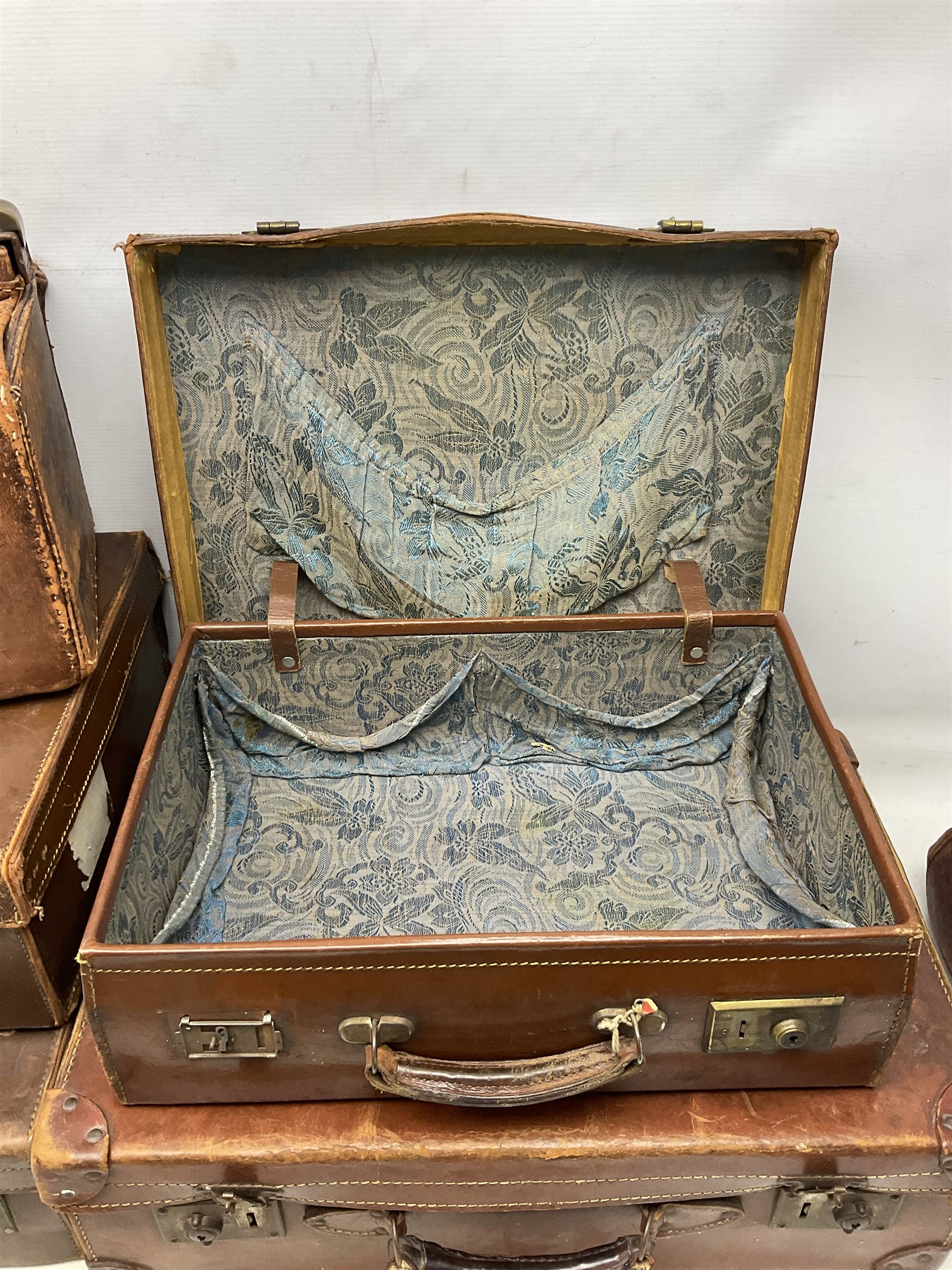 Early 20th century tan leather Gladstone bag - Image 5 of 15