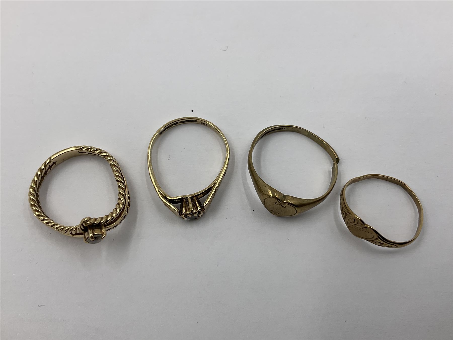 Four 9ct gold rings - Image 2 of 12