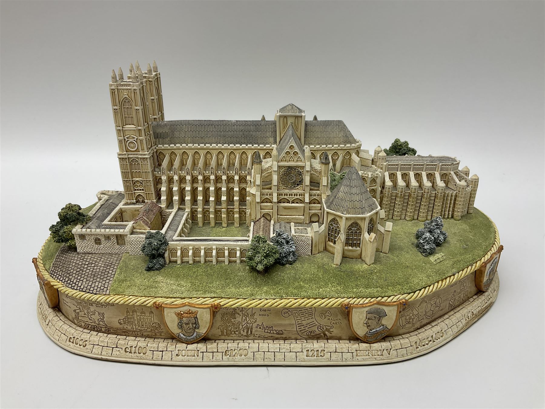 Two Lilliput lane The Royal Train at Sandringham and Westminster Abbey - Image 4 of 15