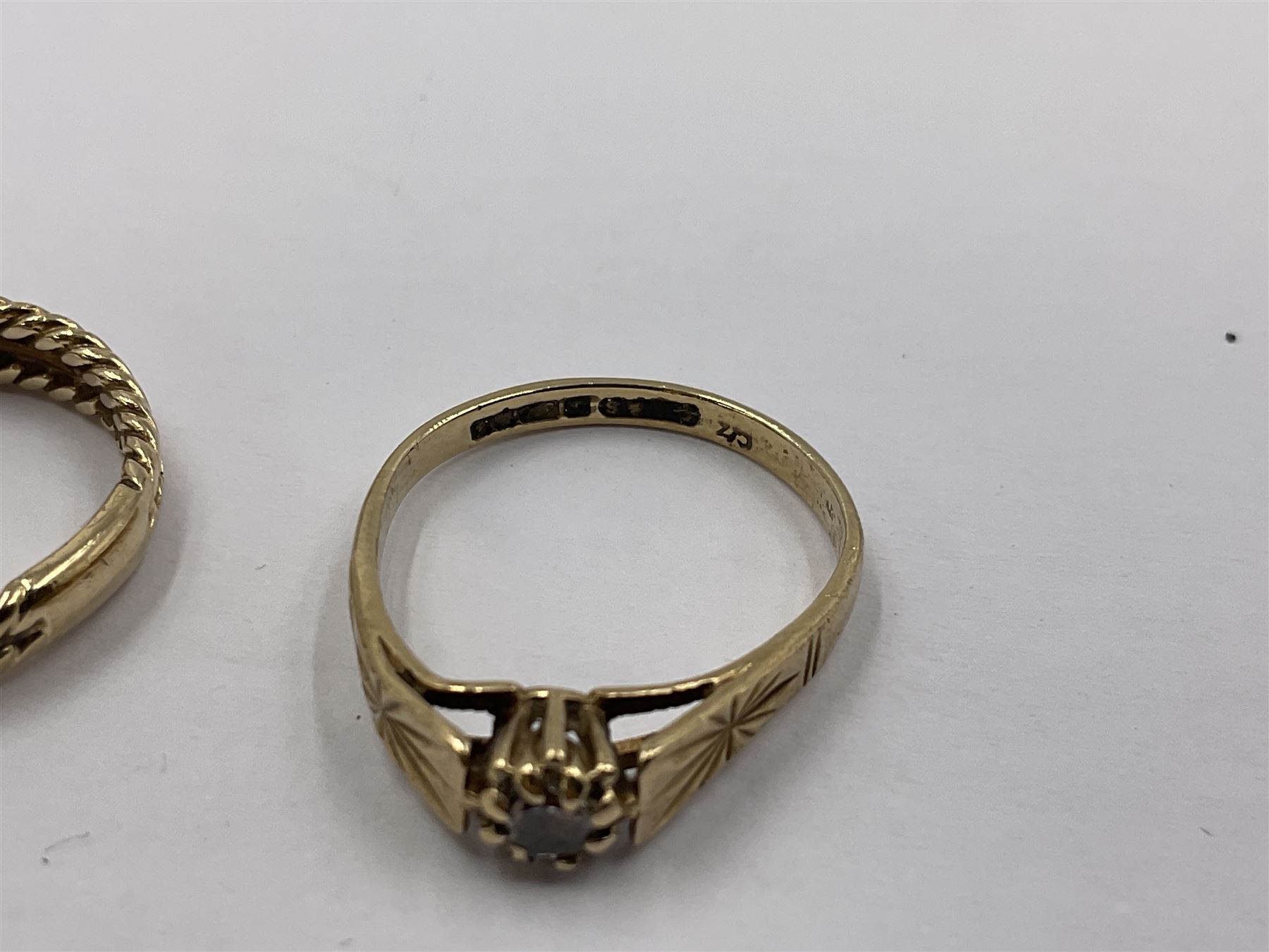 Four 9ct gold rings - Image 6 of 12