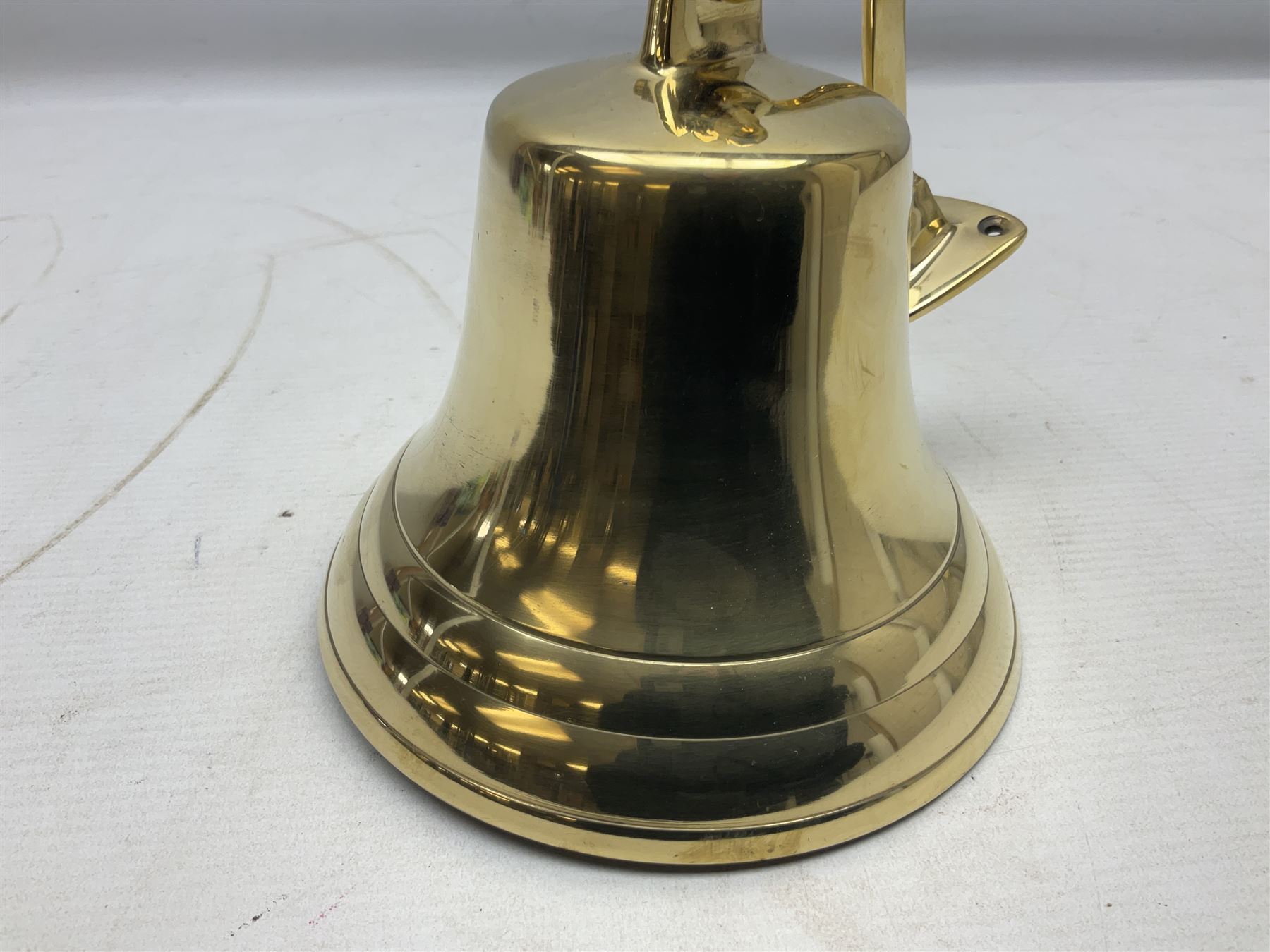 Wall hung brass bell with clapper - Image 4 of 6