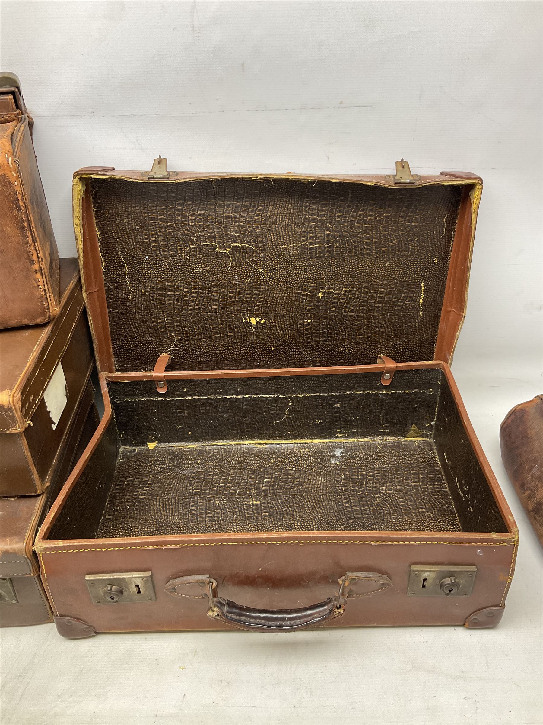 Early 20th century tan leather Gladstone bag - Image 8 of 15