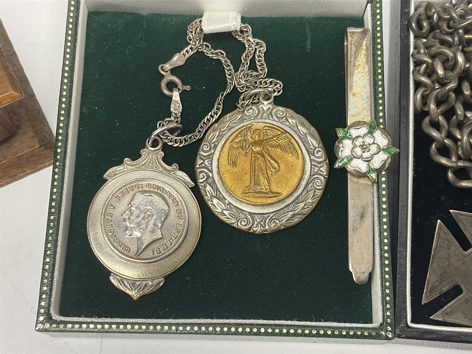 Victorian and later silver jewellery including fob with rose gold cartouche - Image 10 of 11