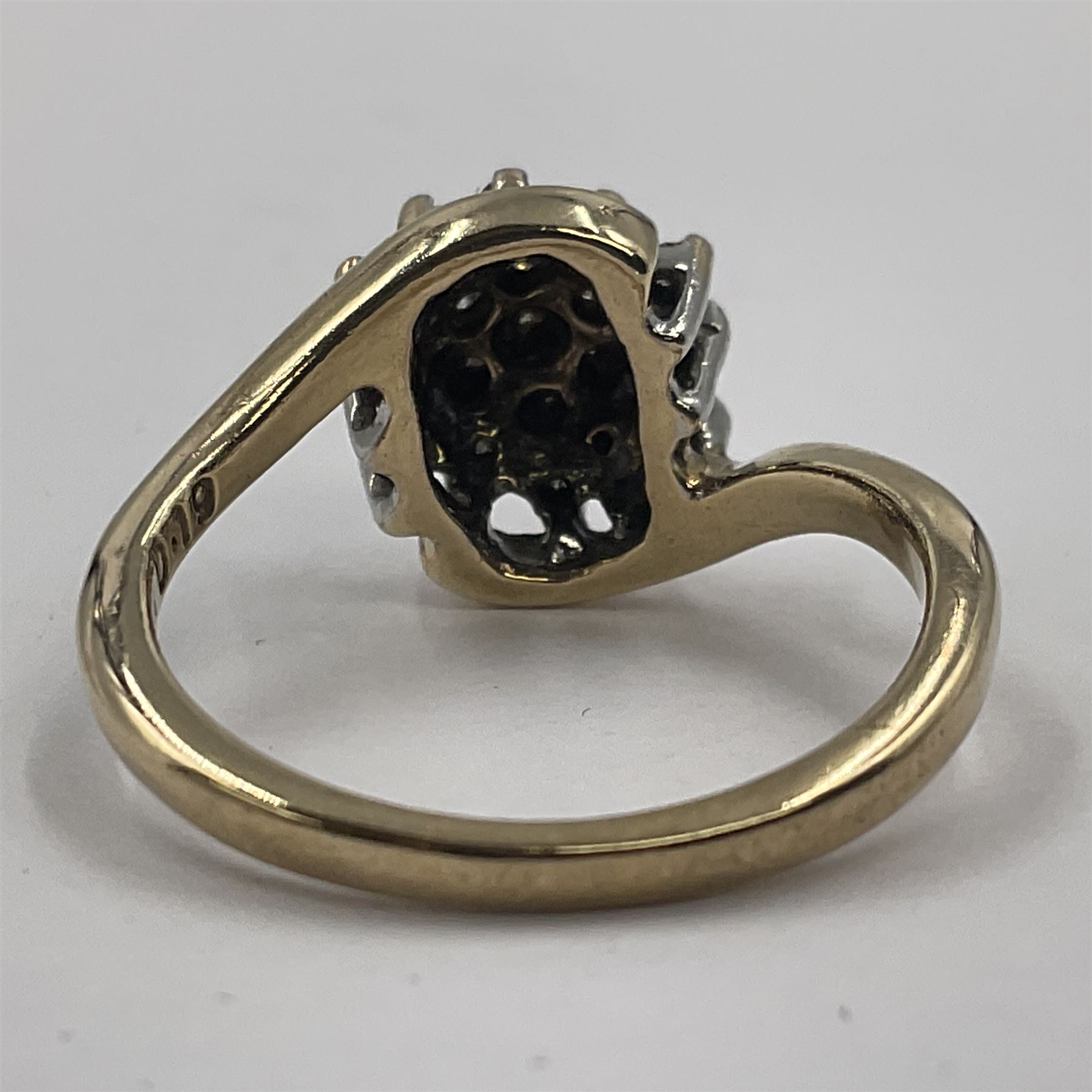 9ct gold diamond cluster ring - Image 4 of 5