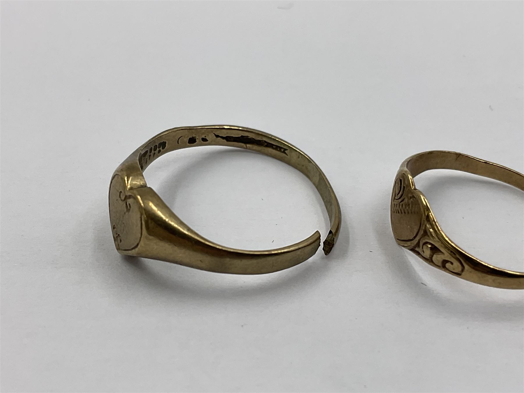 Four 9ct gold rings - Image 11 of 12