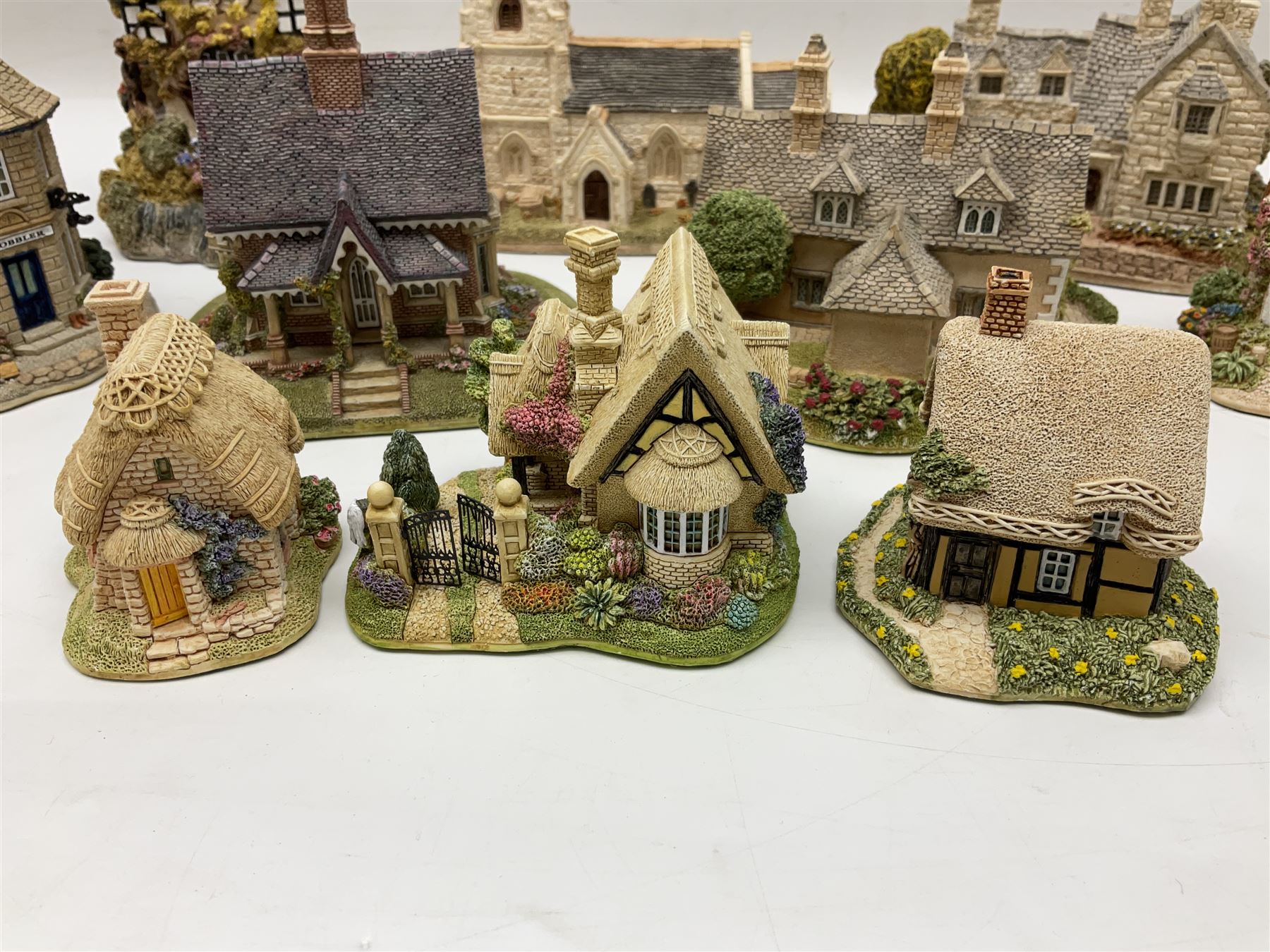 Ten Lilliput Lane models - Image 2 of 18