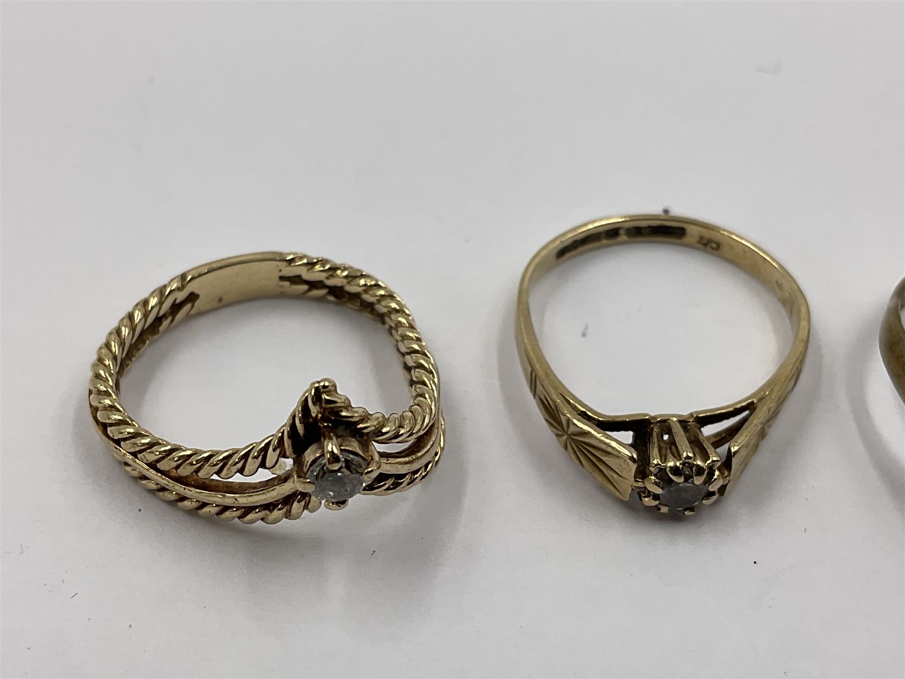 Four 9ct gold rings - Image 3 of 12