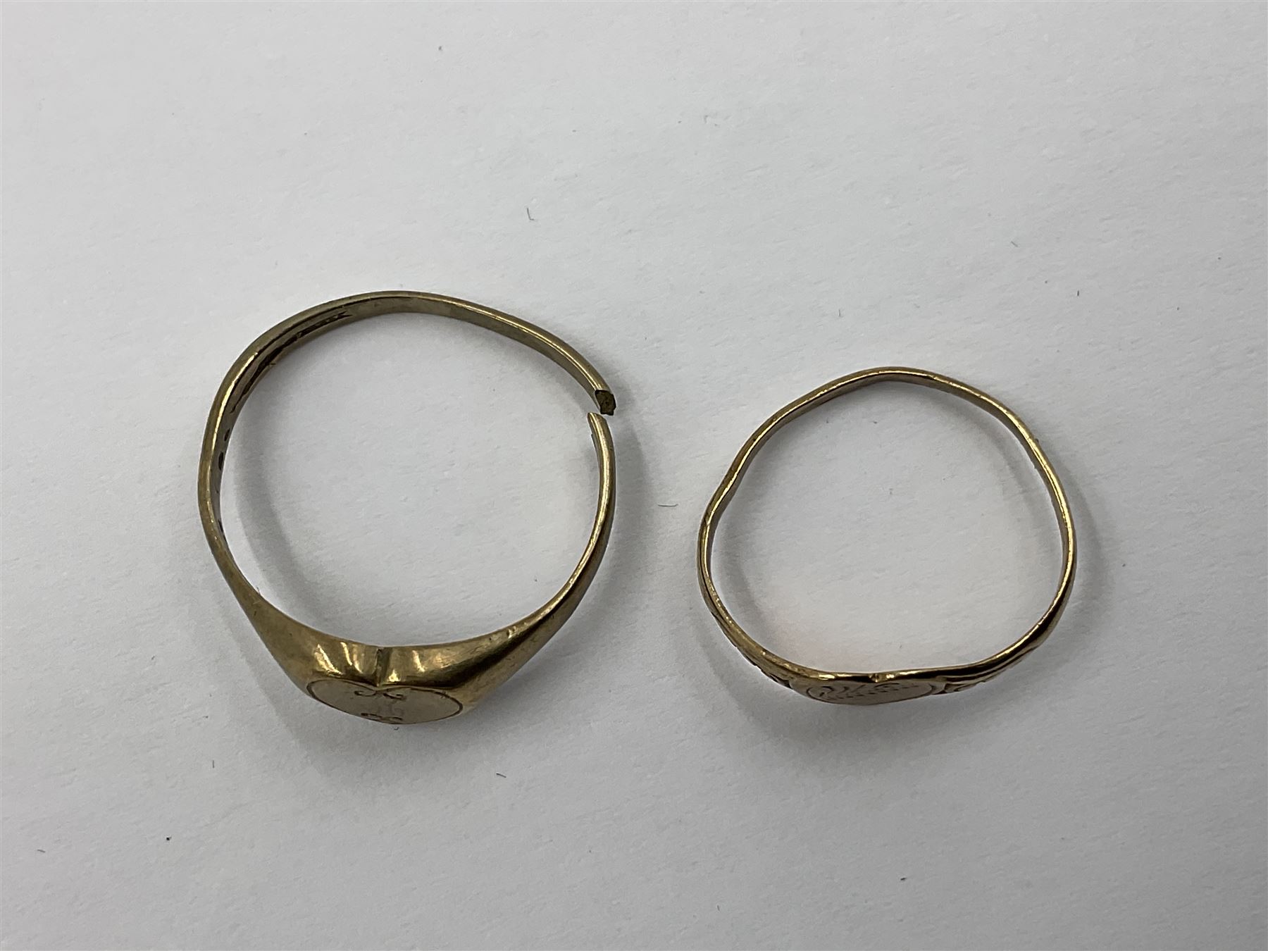 Four 9ct gold rings - Image 9 of 12