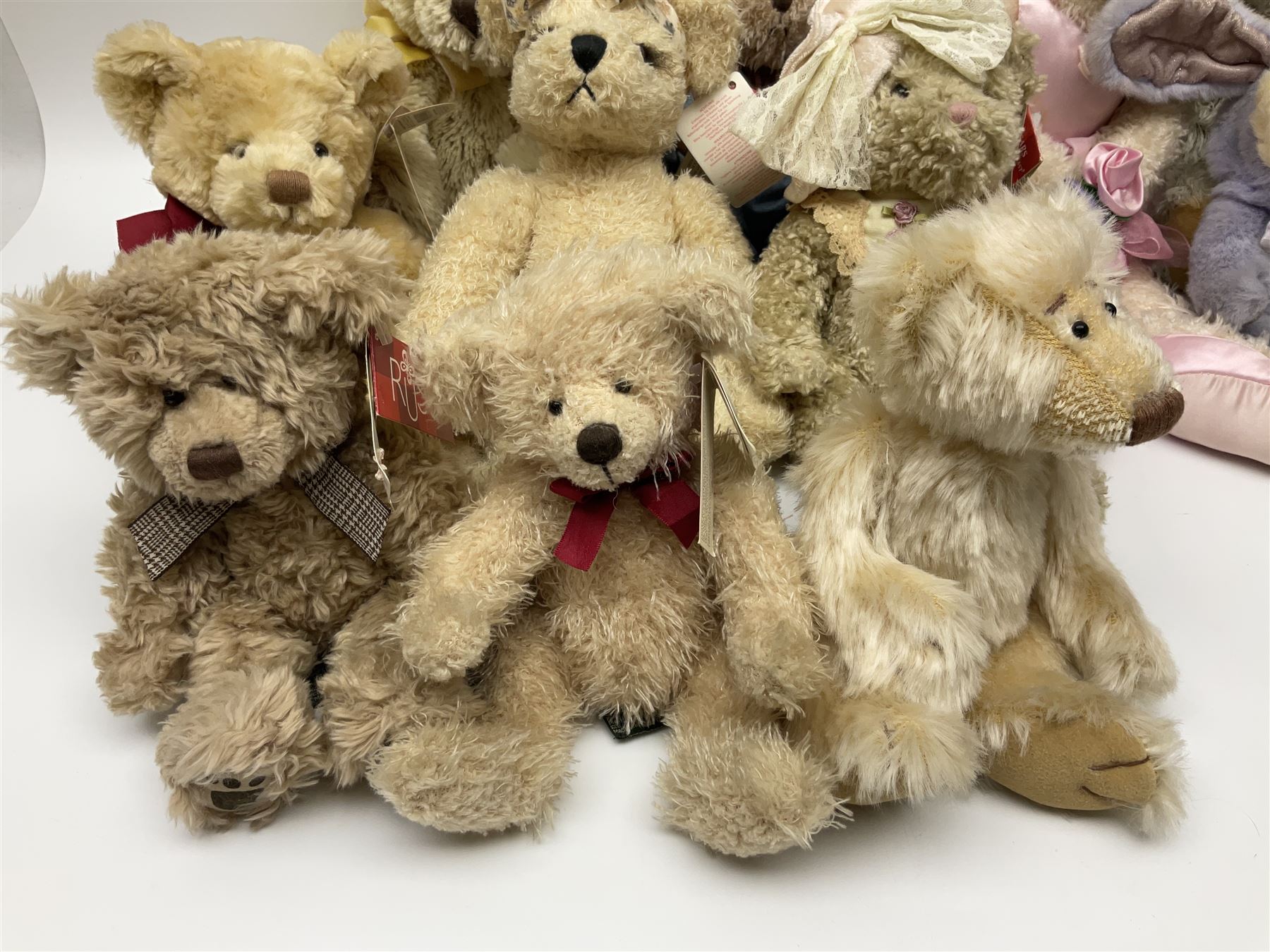 Eighteen Russ teddy bears including Ariella - Image 13 of 16