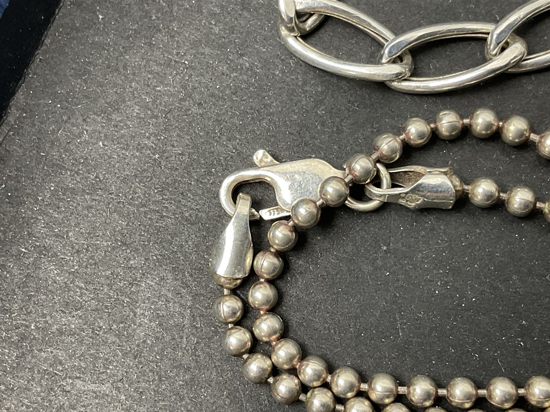 Pair of 9ct gold pearl stud earrings - Image 8 of 12
