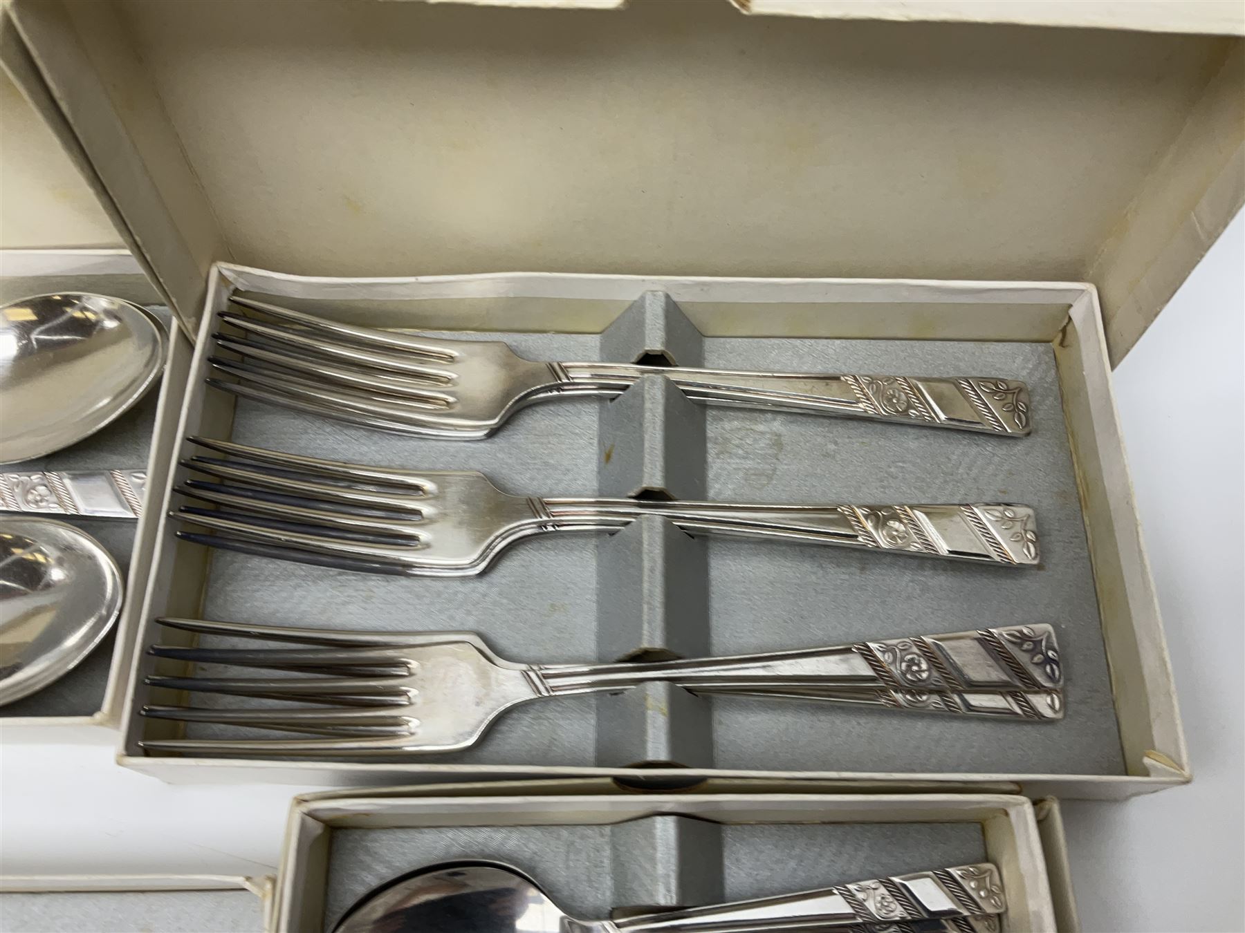 Viners Ltd silver plate Silver Rose pattern cutlery service for six place settings - Image 8 of 11