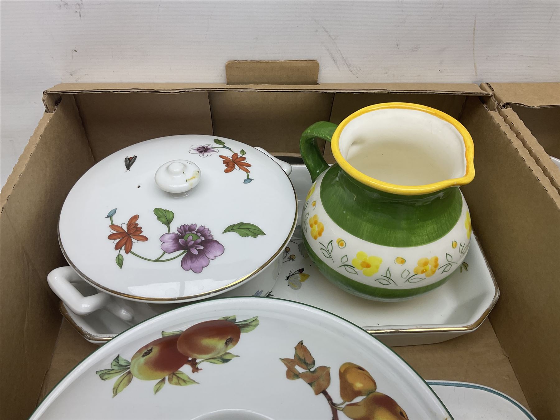 Copeland Spode Chinese Rose pattern dinner and tea wares - Image 11 of 22