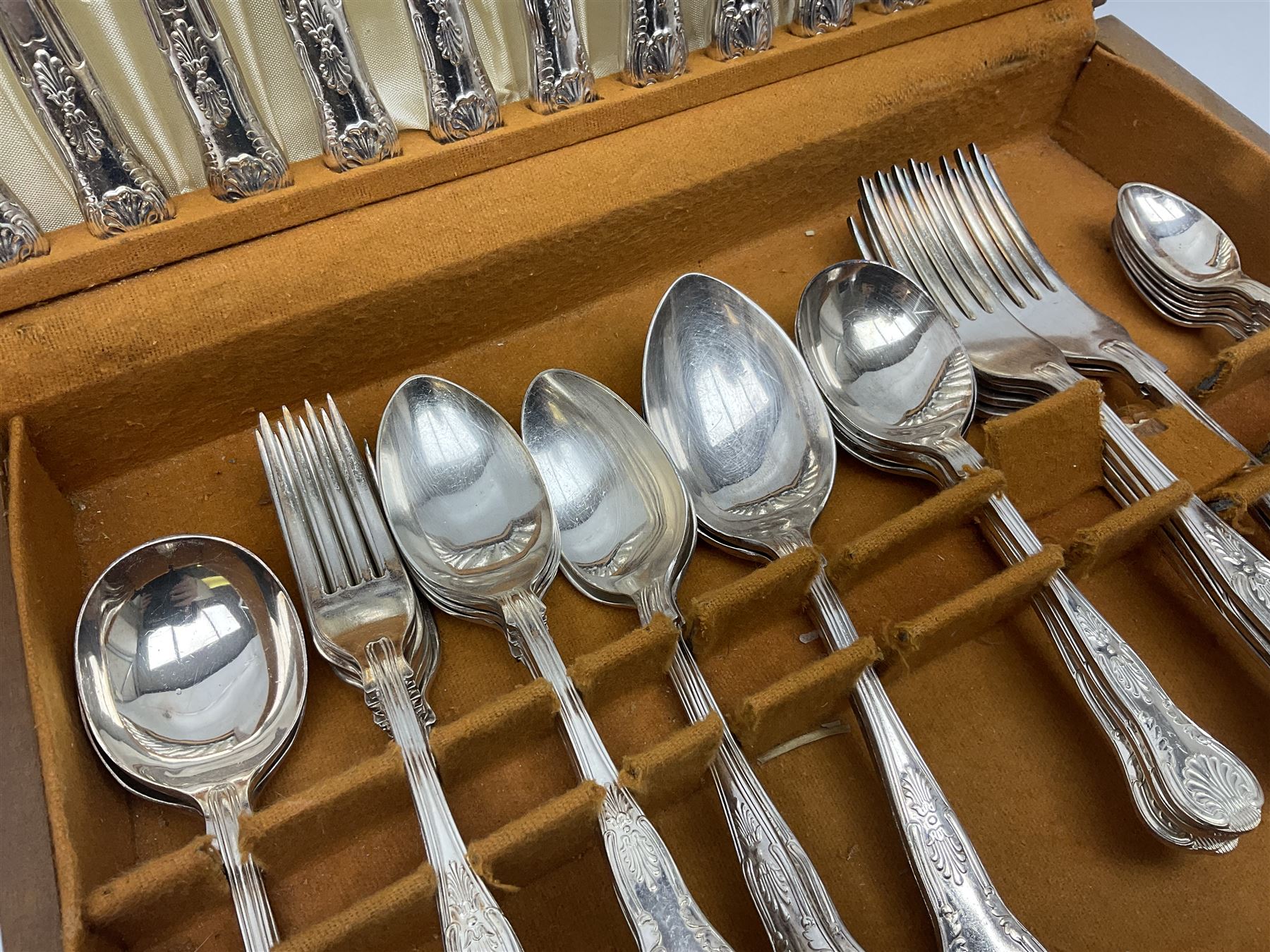 Canteen of silver plated King's pattern cutlery - Image 3 of 7