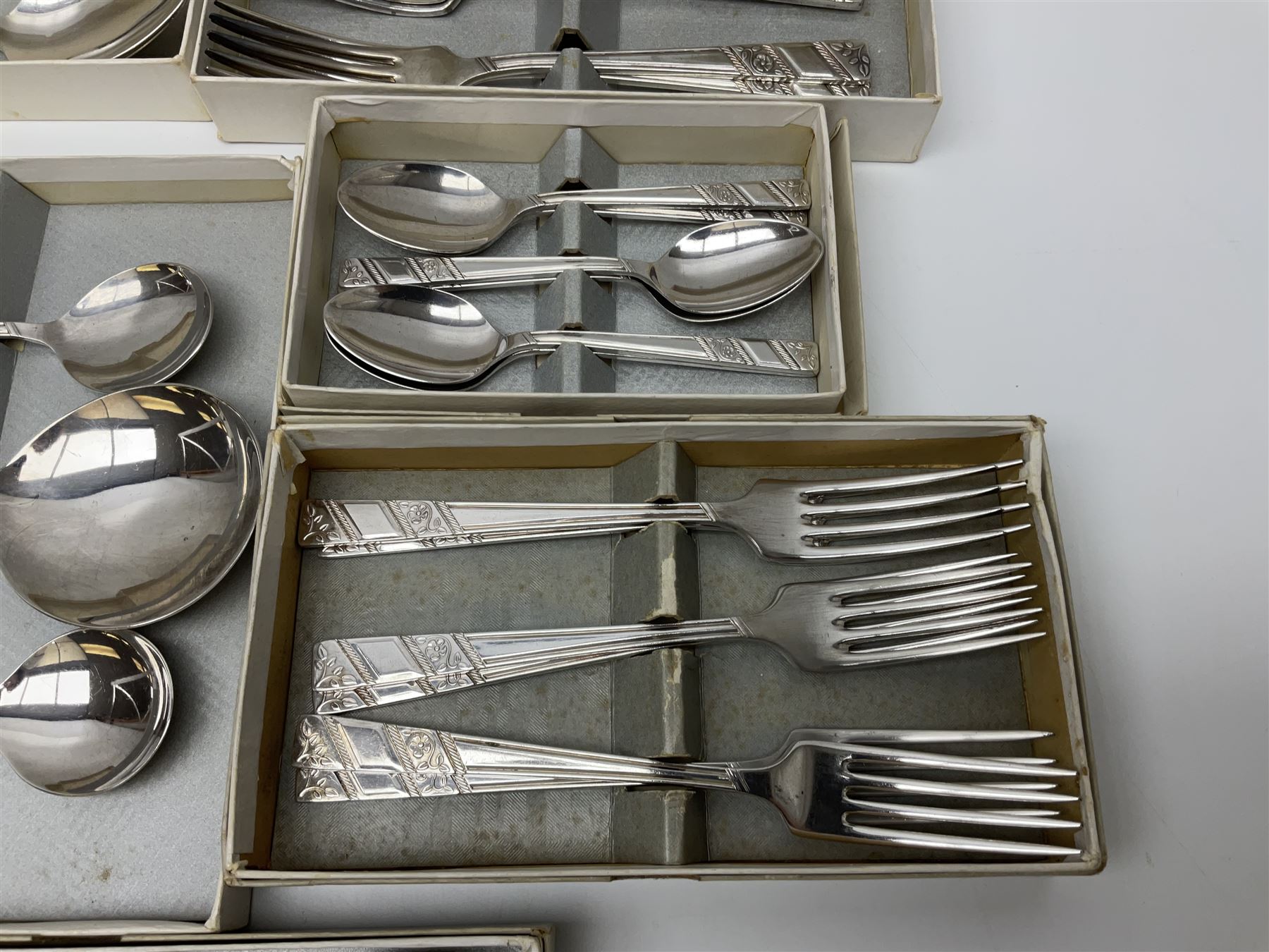 Viners Ltd silver plate Silver Rose pattern cutlery service for six place settings - Image 7 of 11