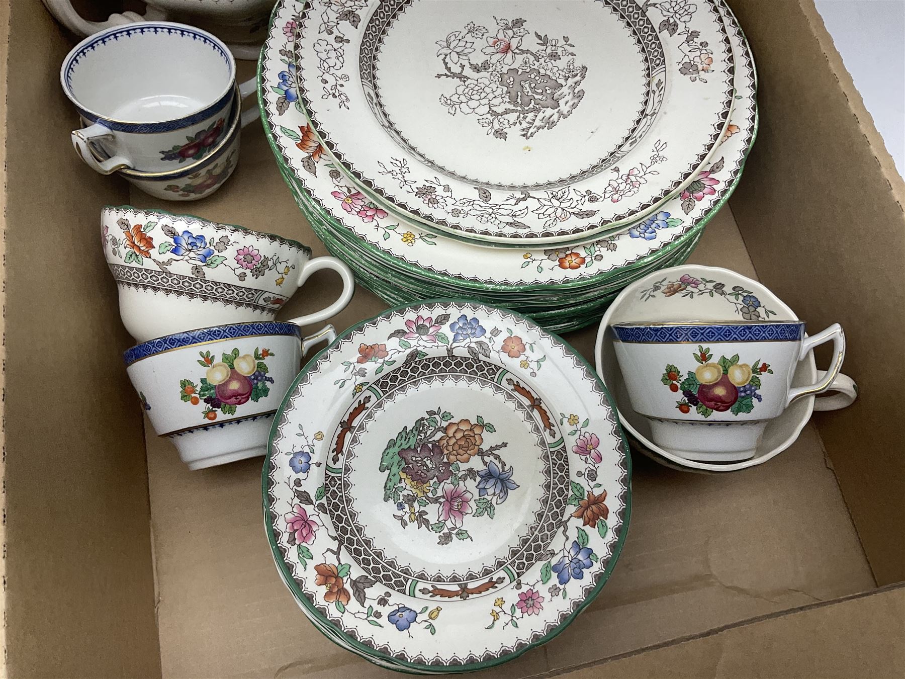 Copeland Spode Chinese Rose pattern dinner and tea wares - Image 9 of 22