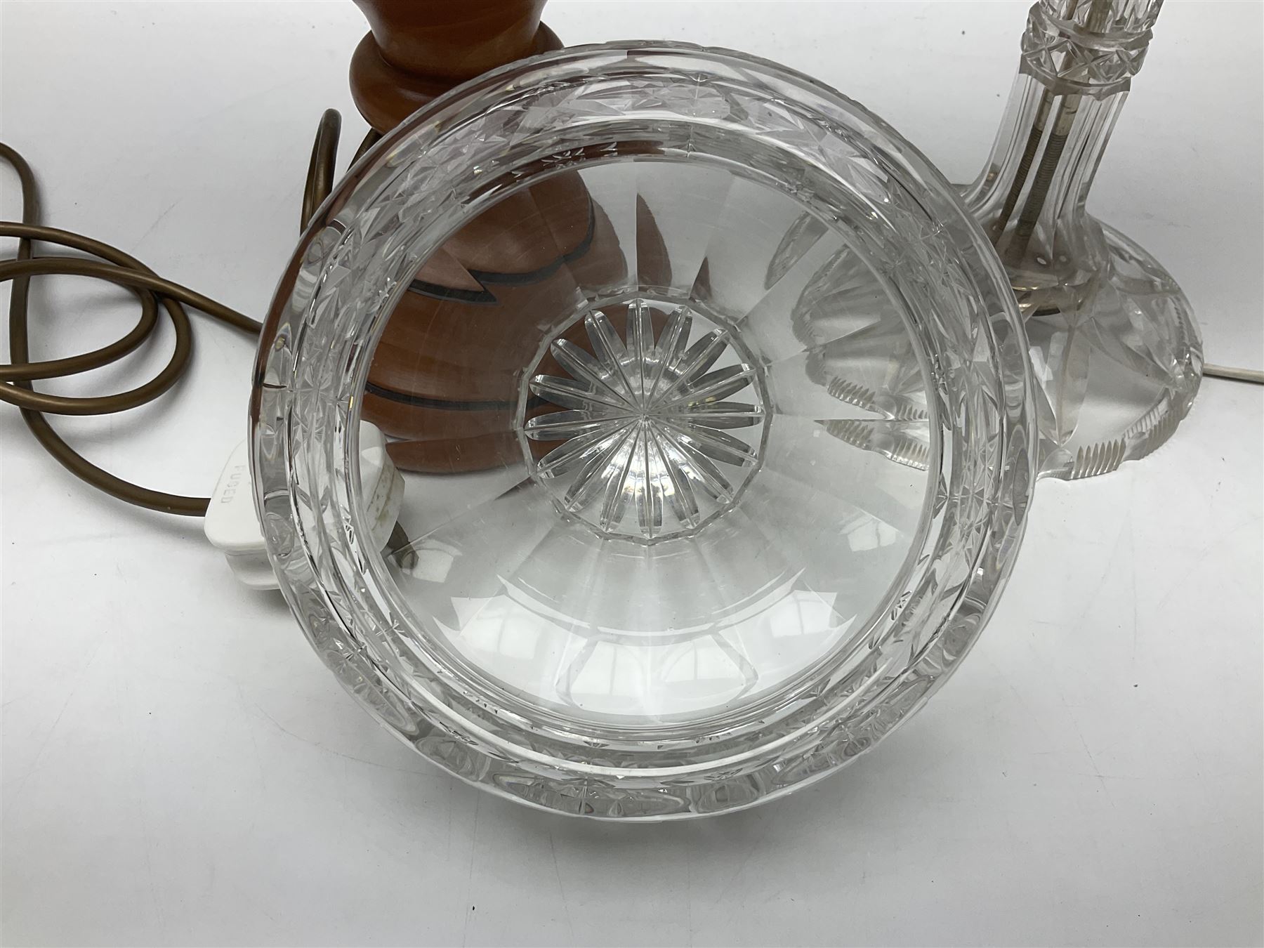 Mid 20th century cut glass table lamp with dome shade - Image 5 of 8