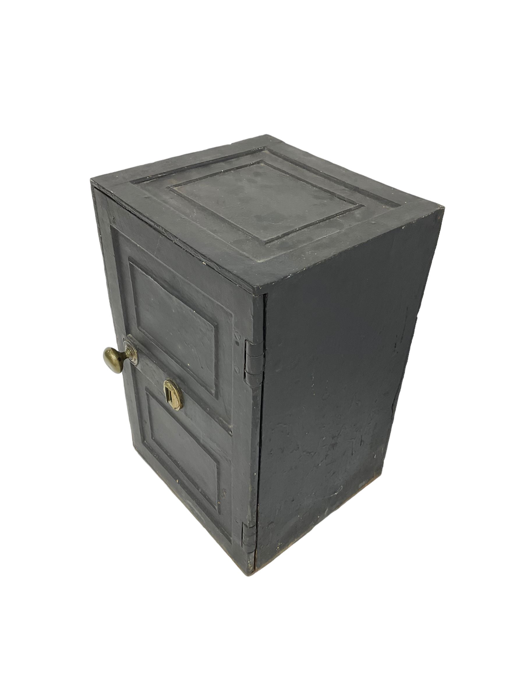 Black painted cast iron safe - Image 6 of 6