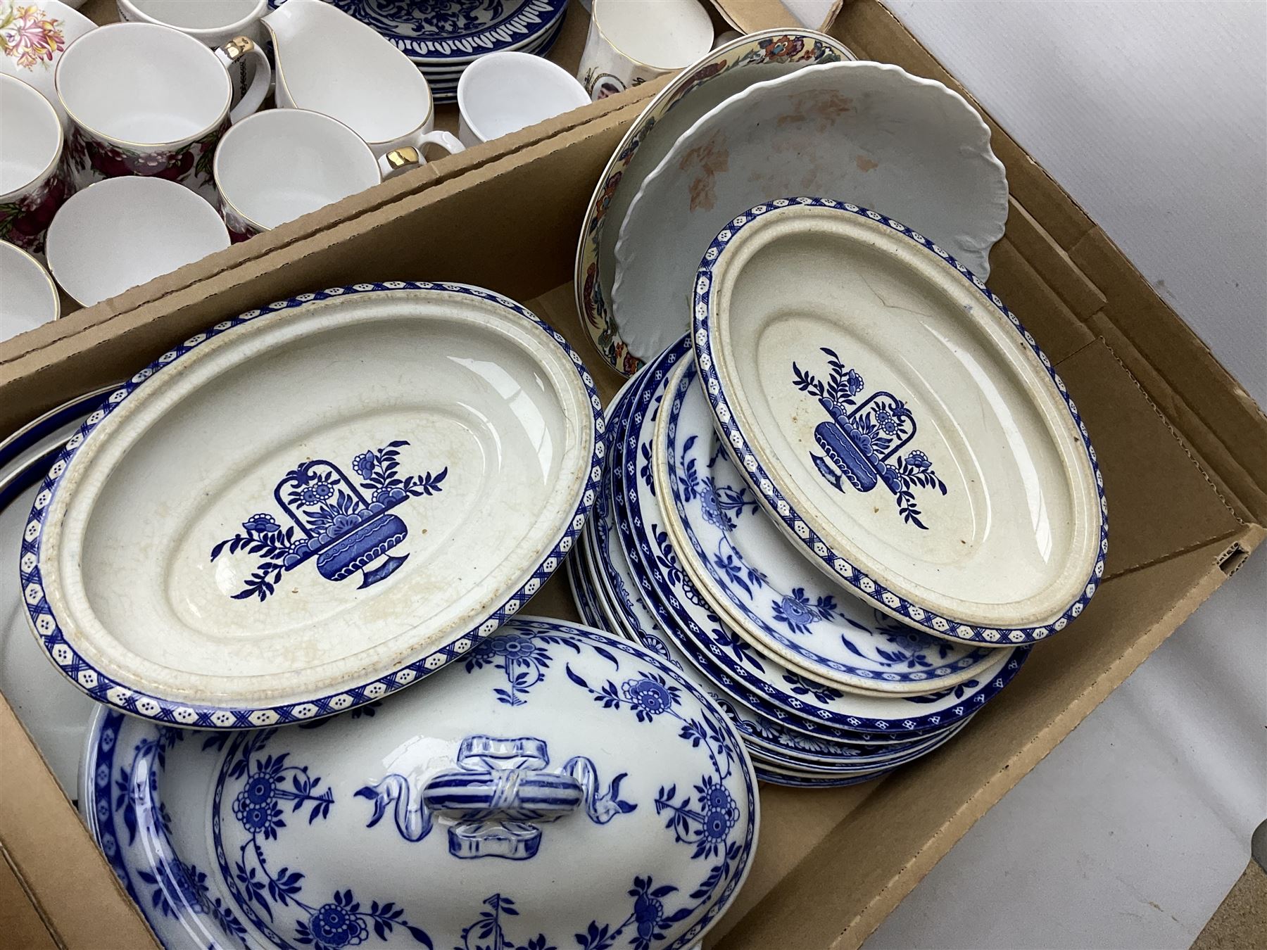 Mintons Delft dinner plates - Image 9 of 12