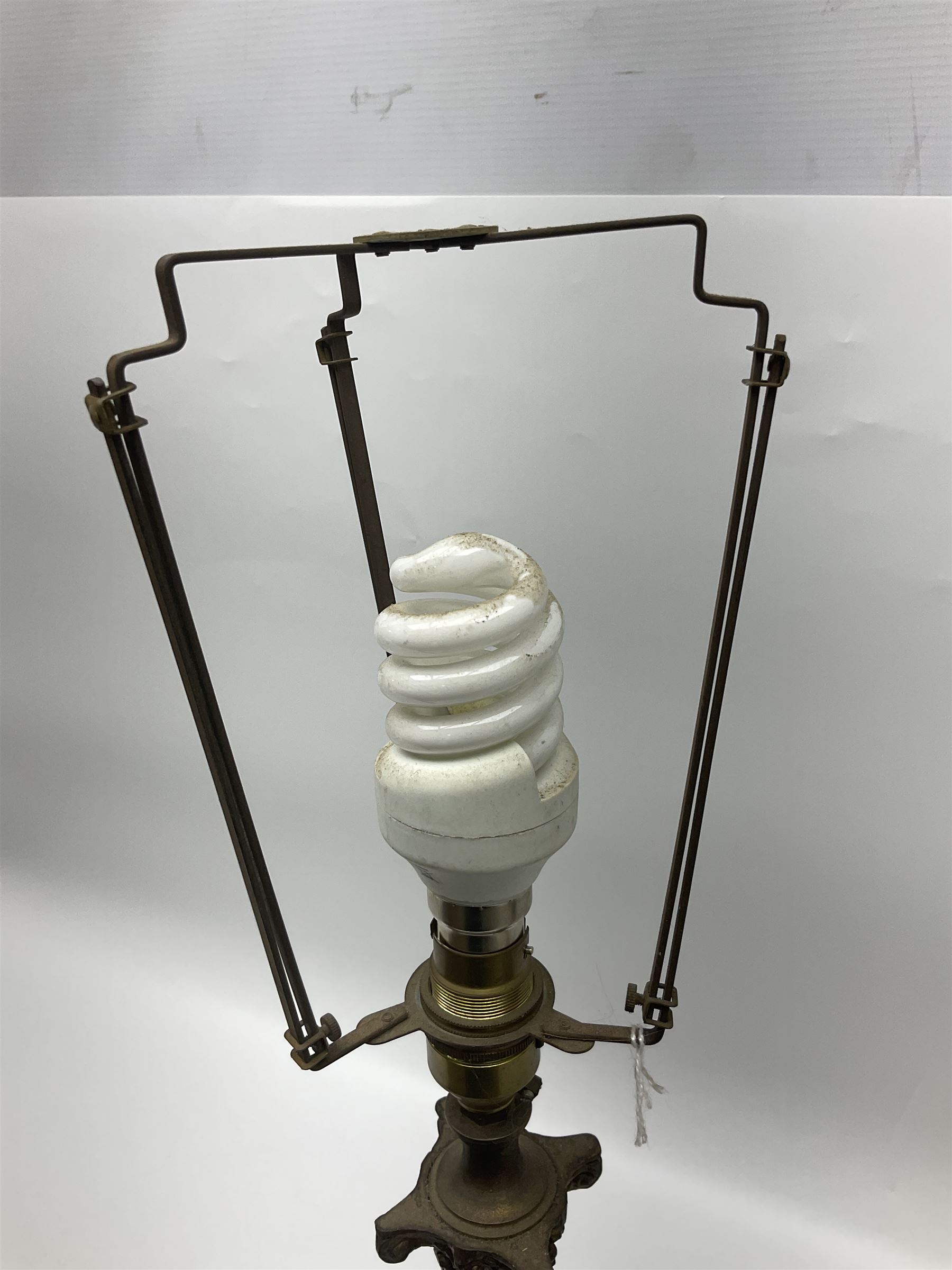 Cast brass Corinthian column design table lamp - Image 7 of 7