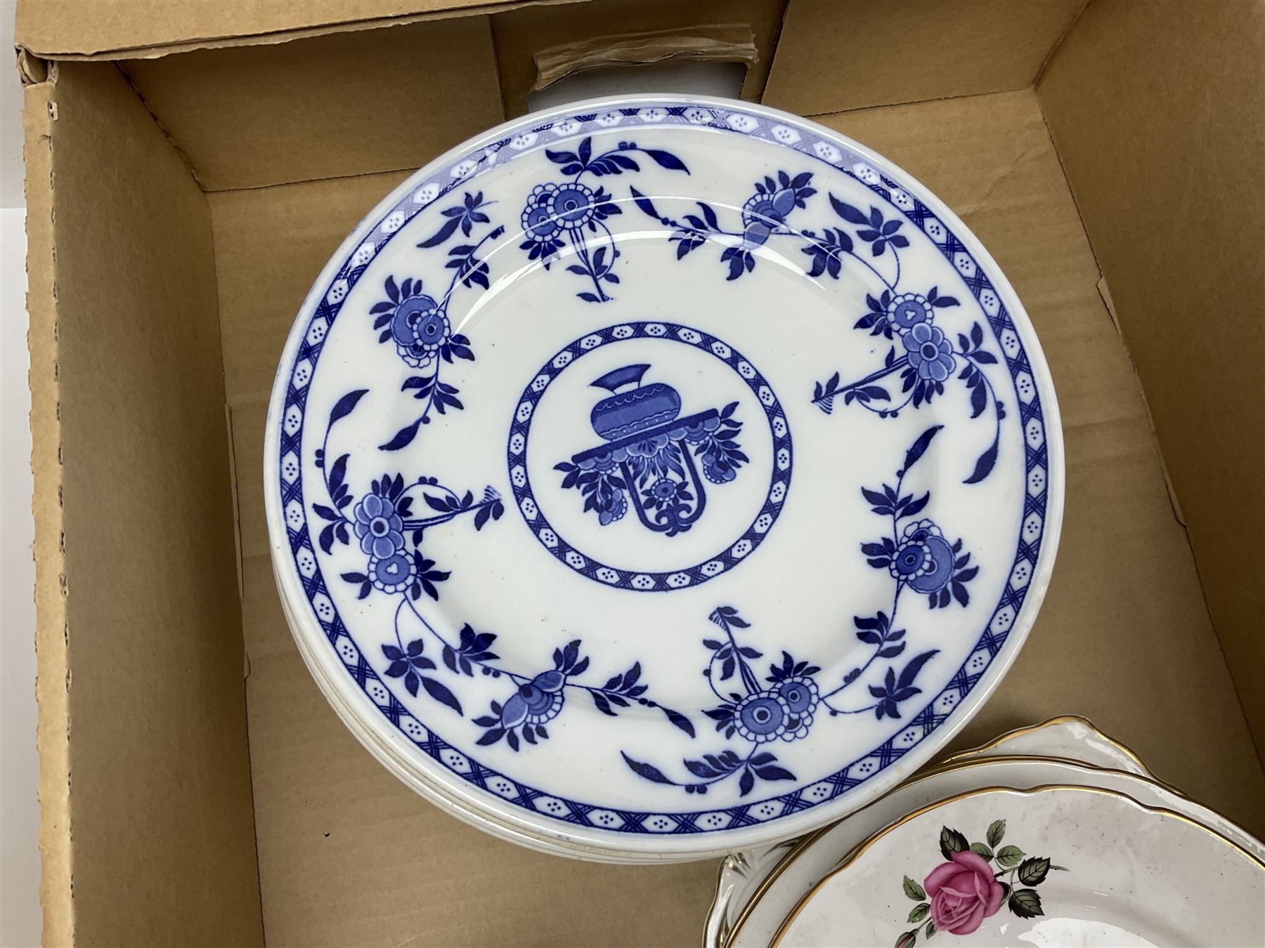Mintons Delft dinner plates - Image 4 of 12