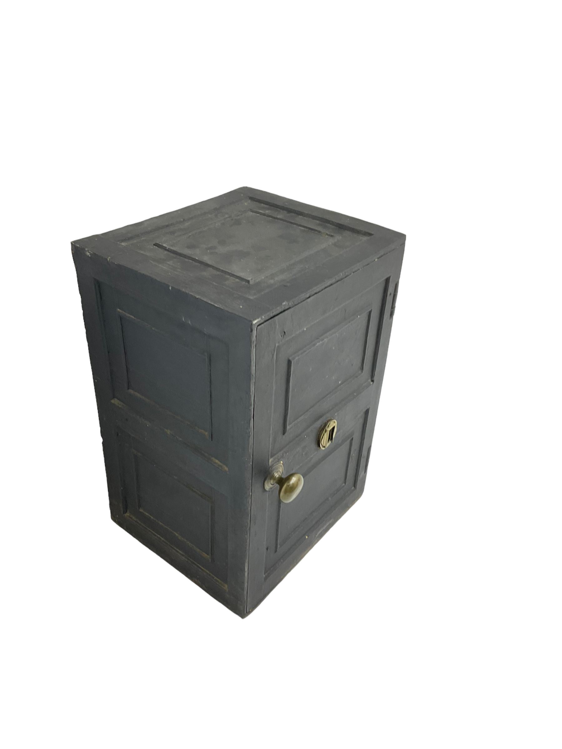 Black painted cast iron safe - Image 4 of 6