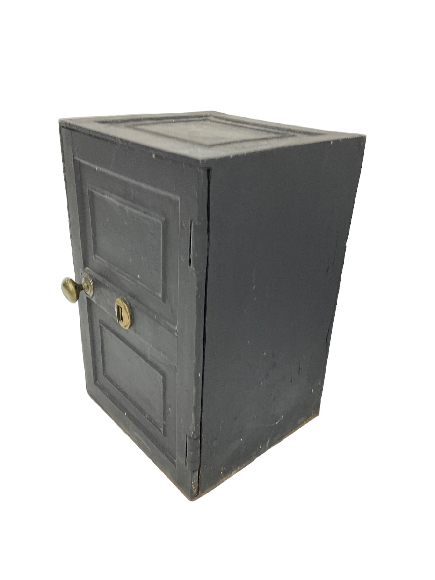 Black painted cast iron safe - Image 3 of 6