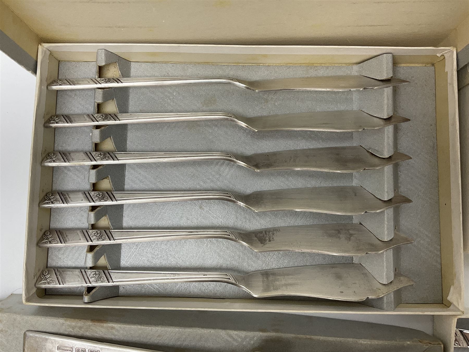 Viners Ltd silver plate Silver Rose pattern cutlery service for six place settings - Image 10 of 11