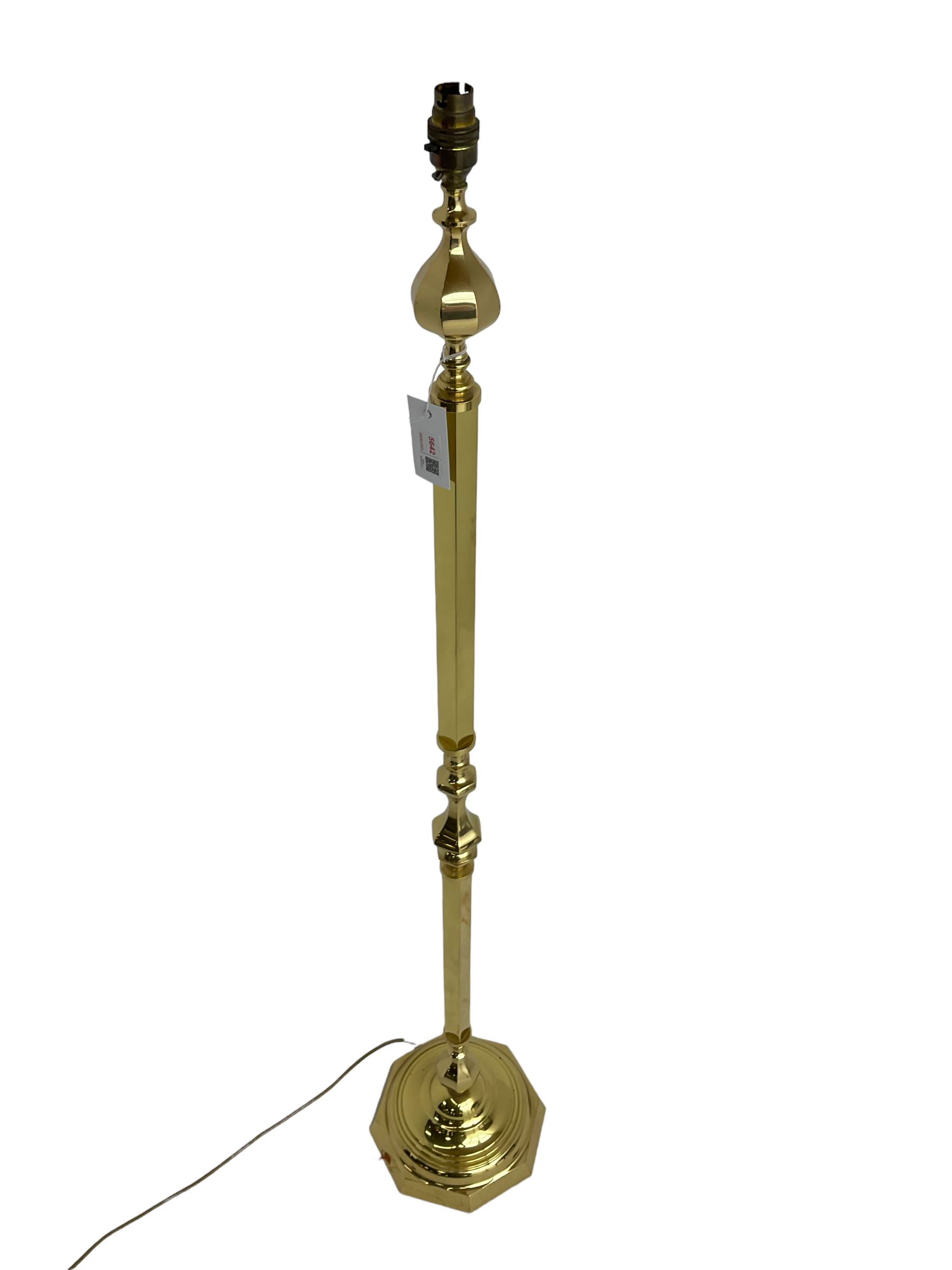 Traditional brass standard lamp - Image 2 of 2