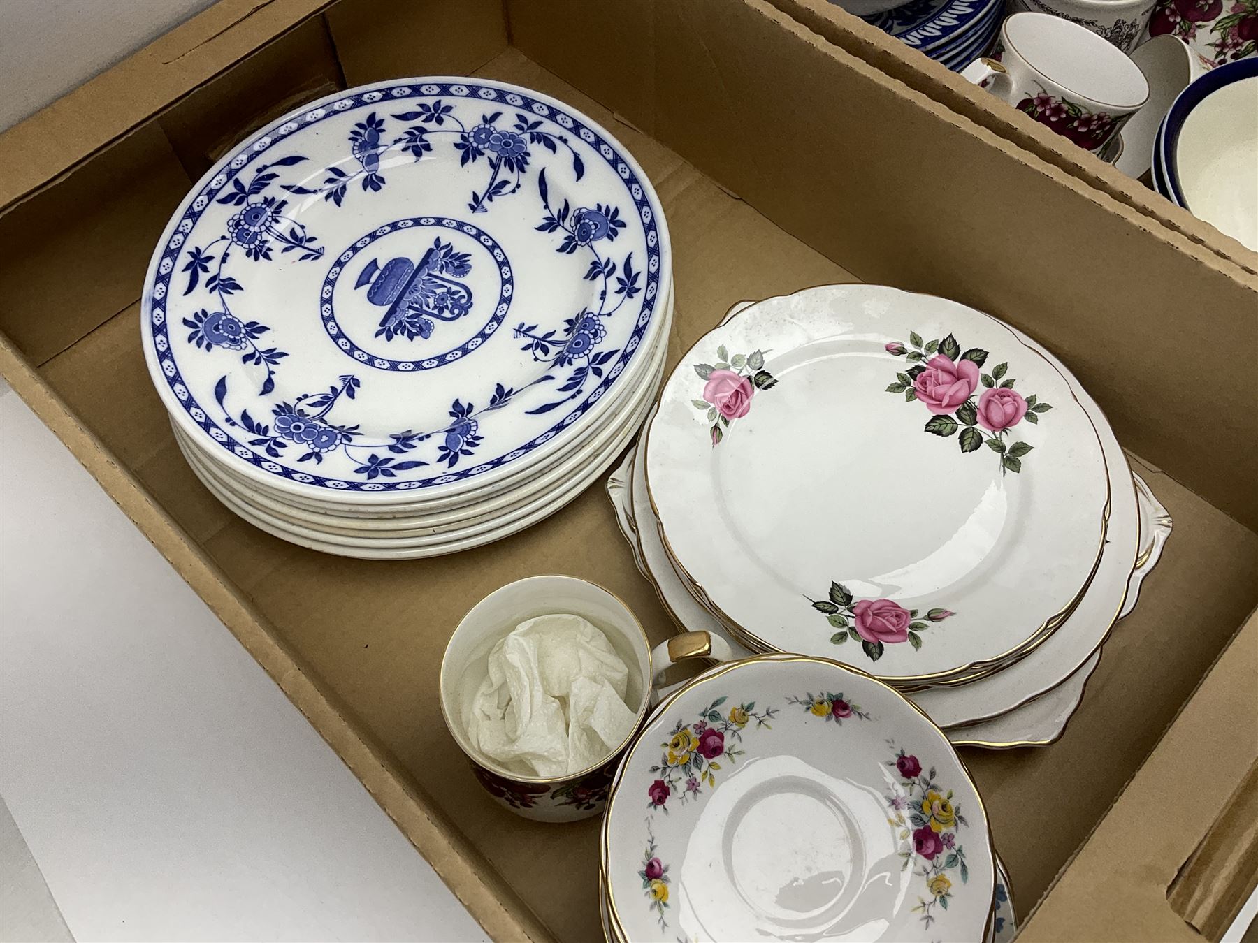 Mintons Delft dinner plates - Image 2 of 12