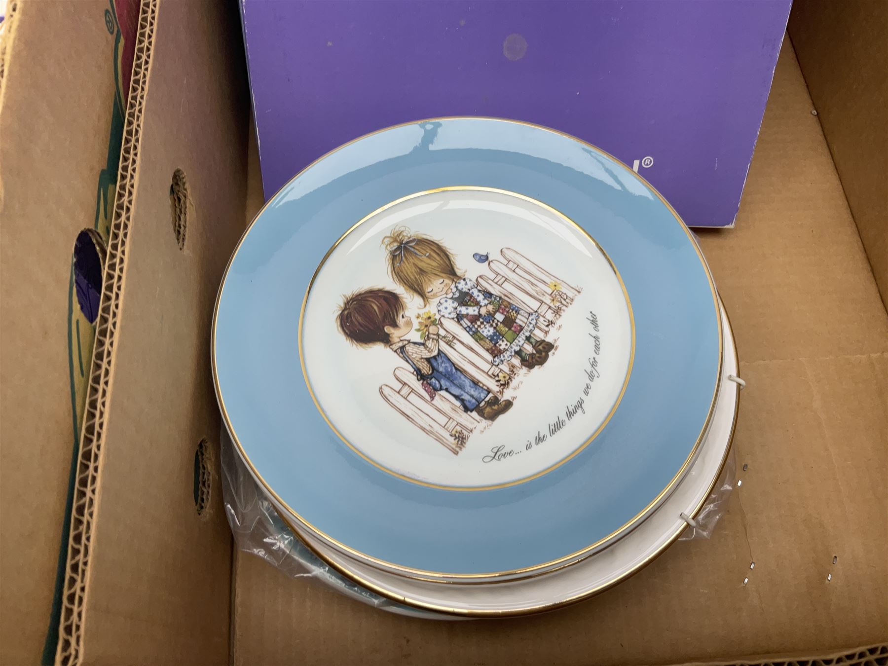 Large collection of collectors plates - Image 15 of 15