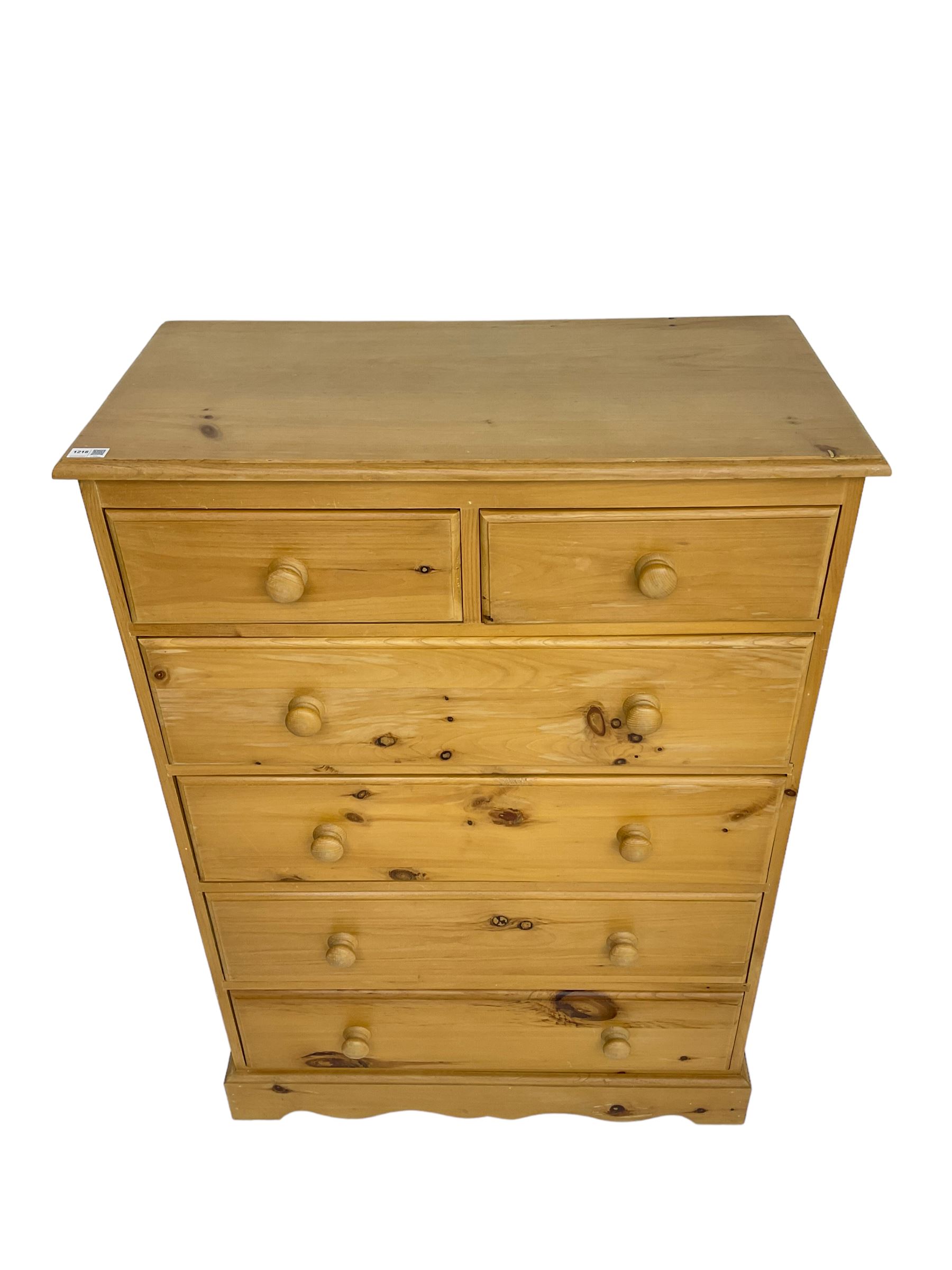 Traditional pine chest - Image 6 of 7