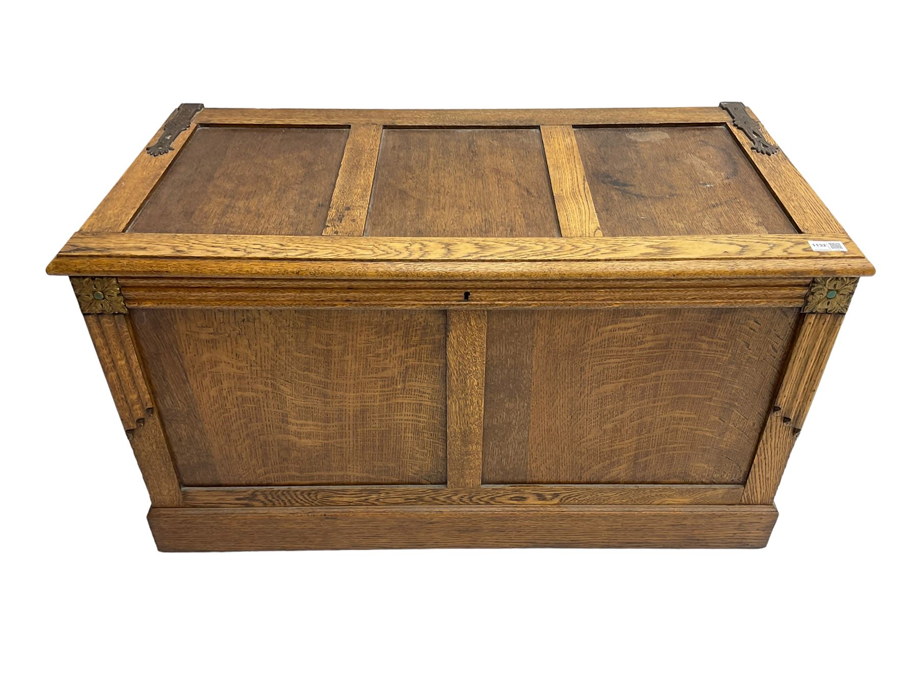 Arts and Crafts oak panelled chest or coffer - Image 2 of 7