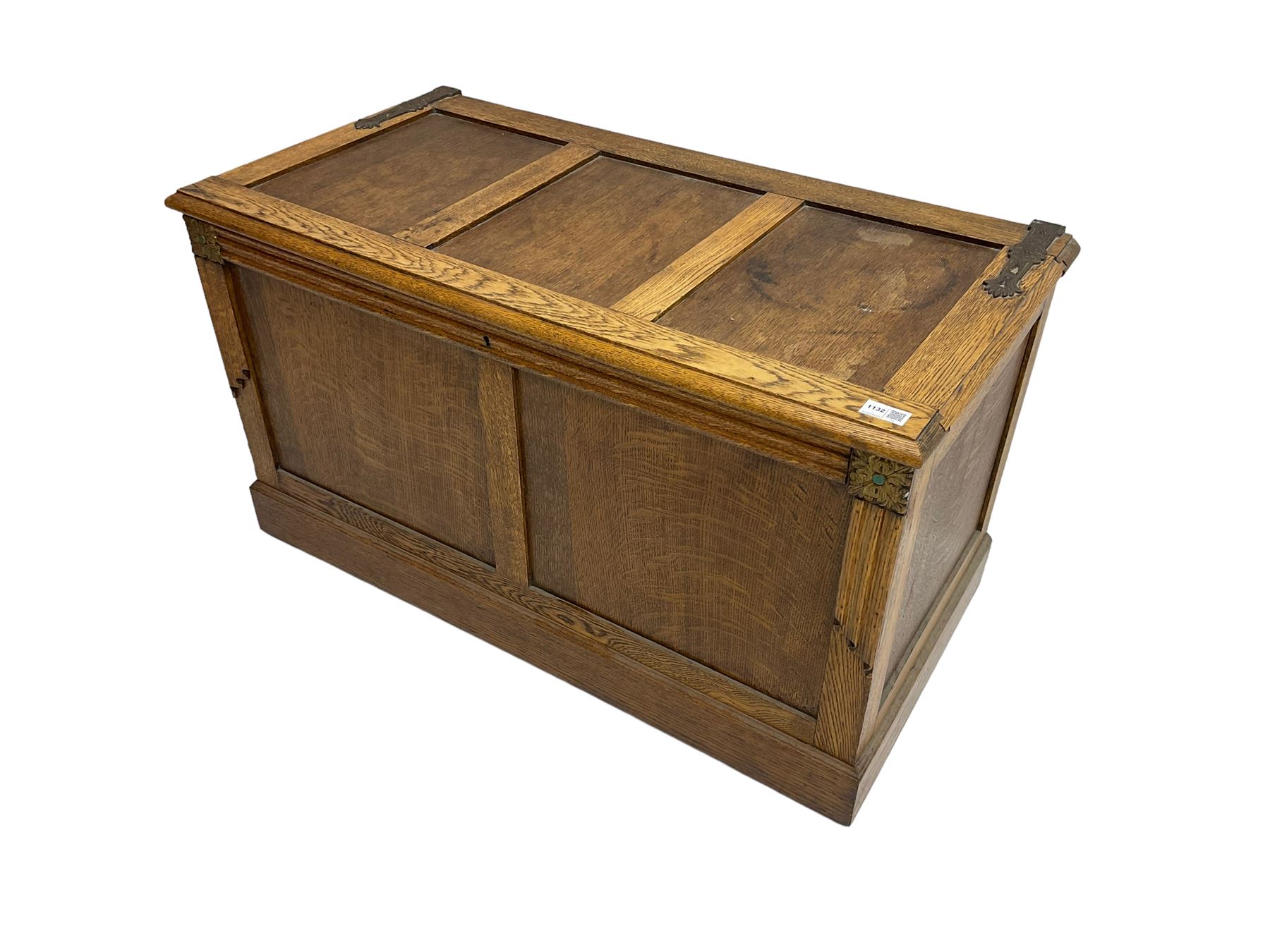 Arts and Crafts oak panelled chest or coffer - Image 6 of 7