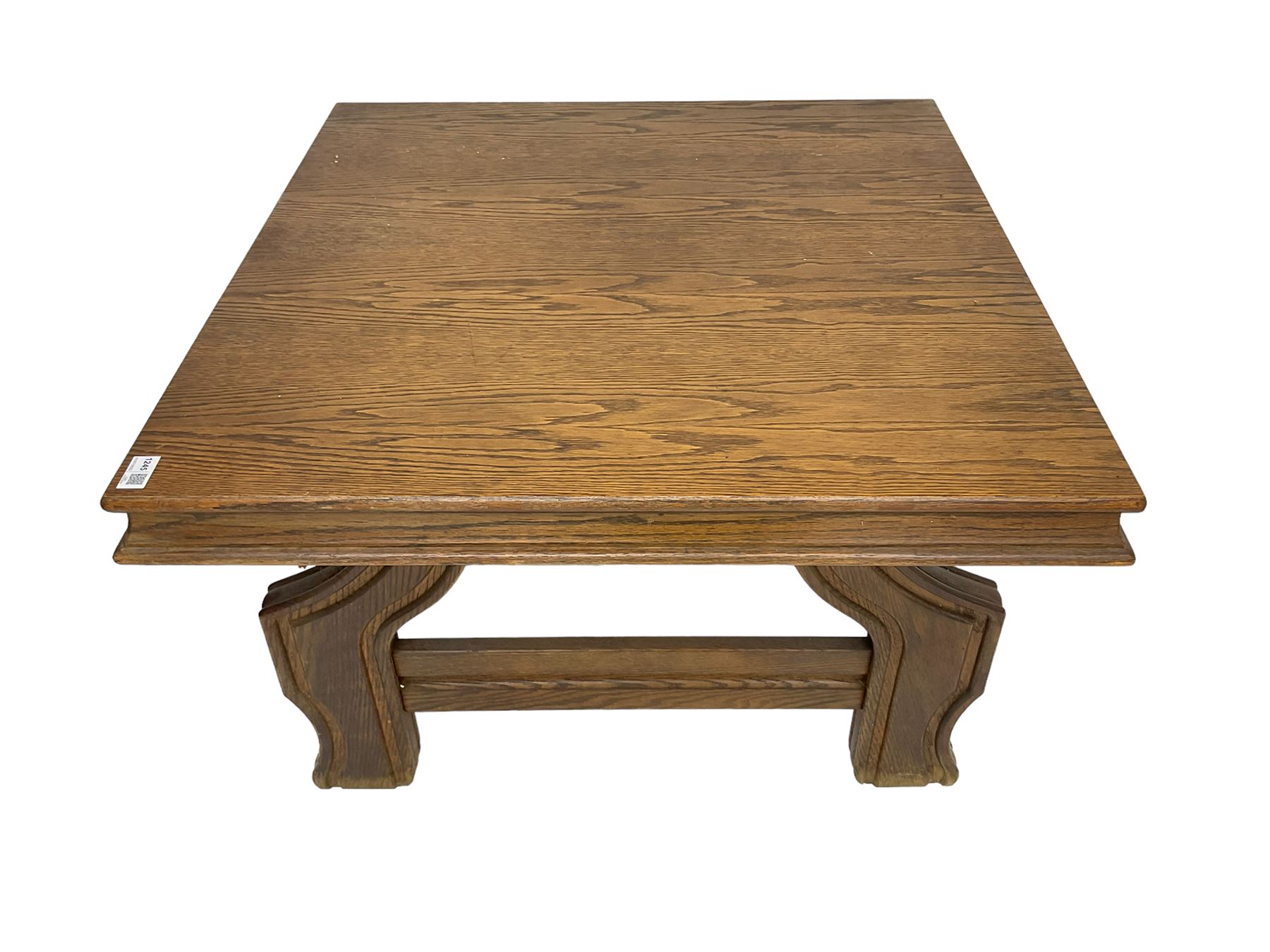 Square oak coffee table on shaped moulded base - Image 2 of 6