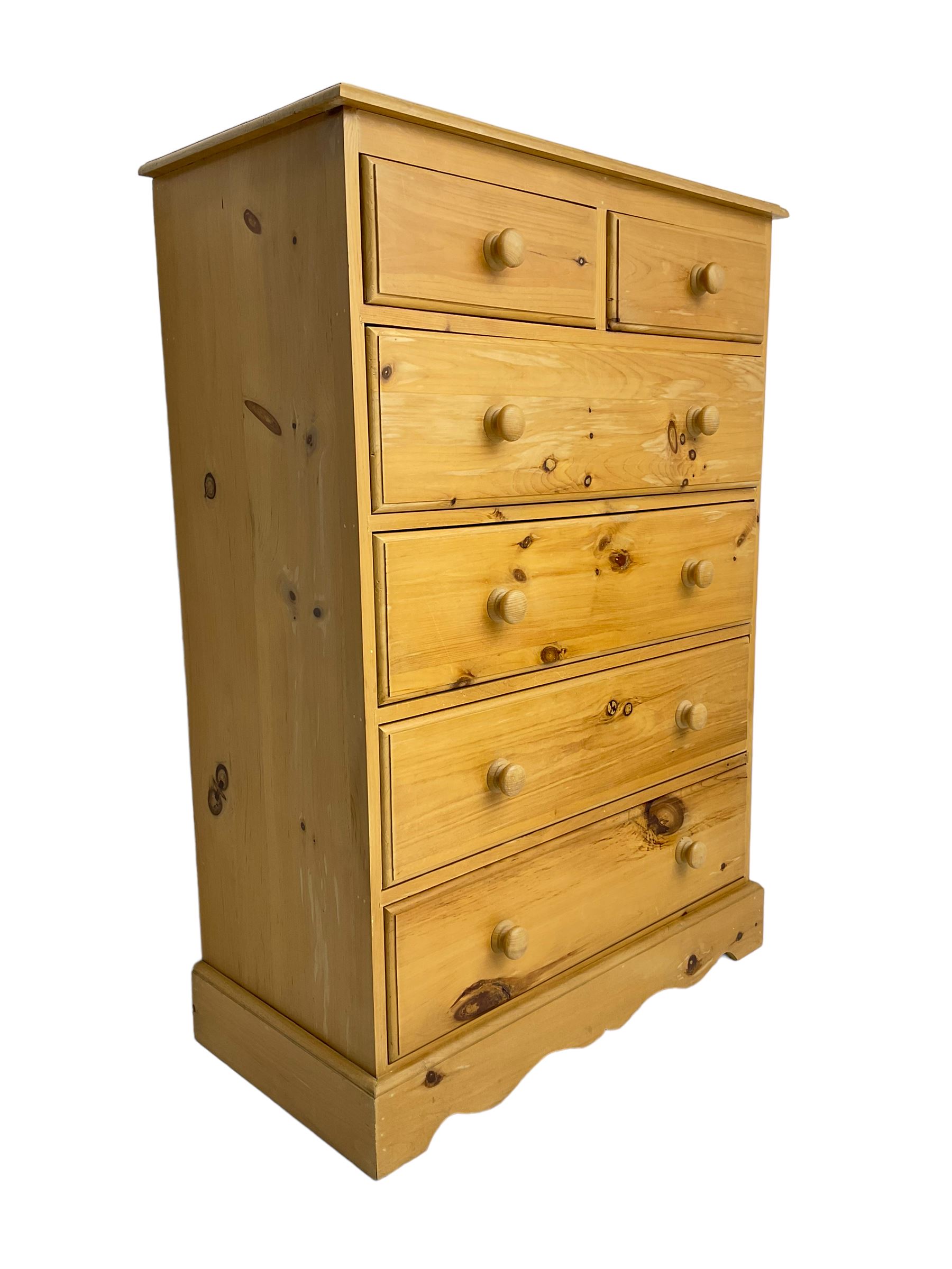 Traditional pine chest - Image 3 of 7