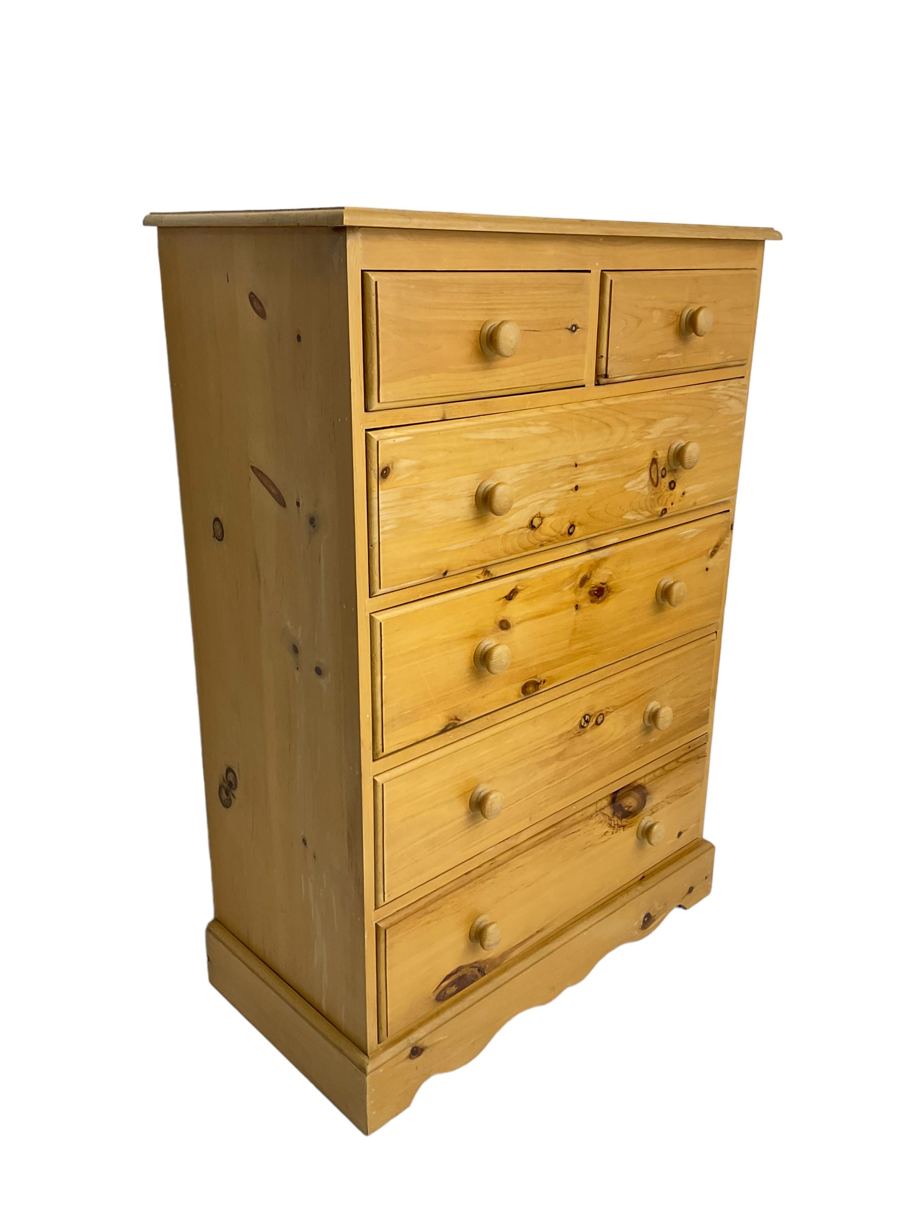 Traditional pine chest - Image 4 of 7