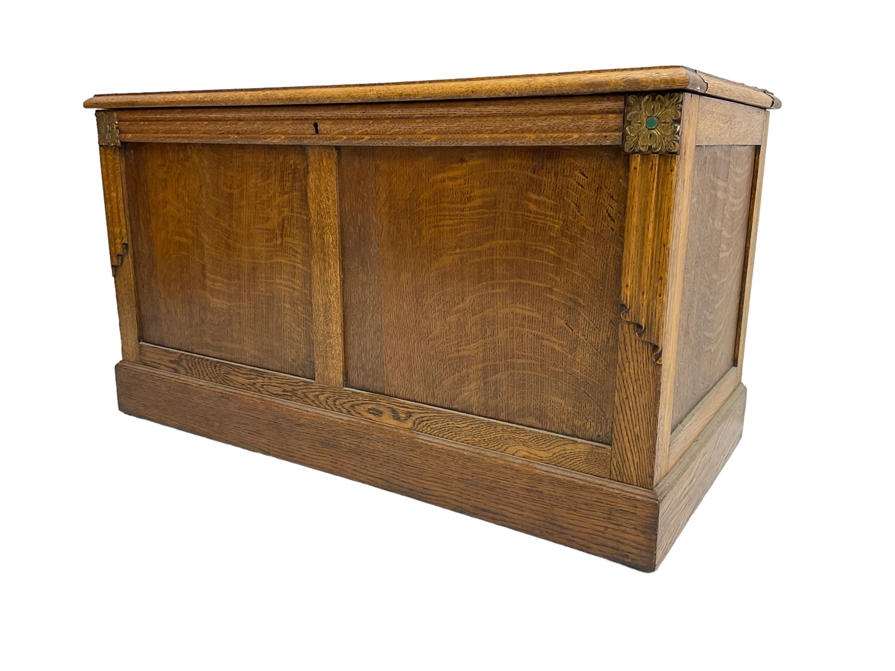 Arts and Crafts oak panelled chest or coffer - Image 7 of 7