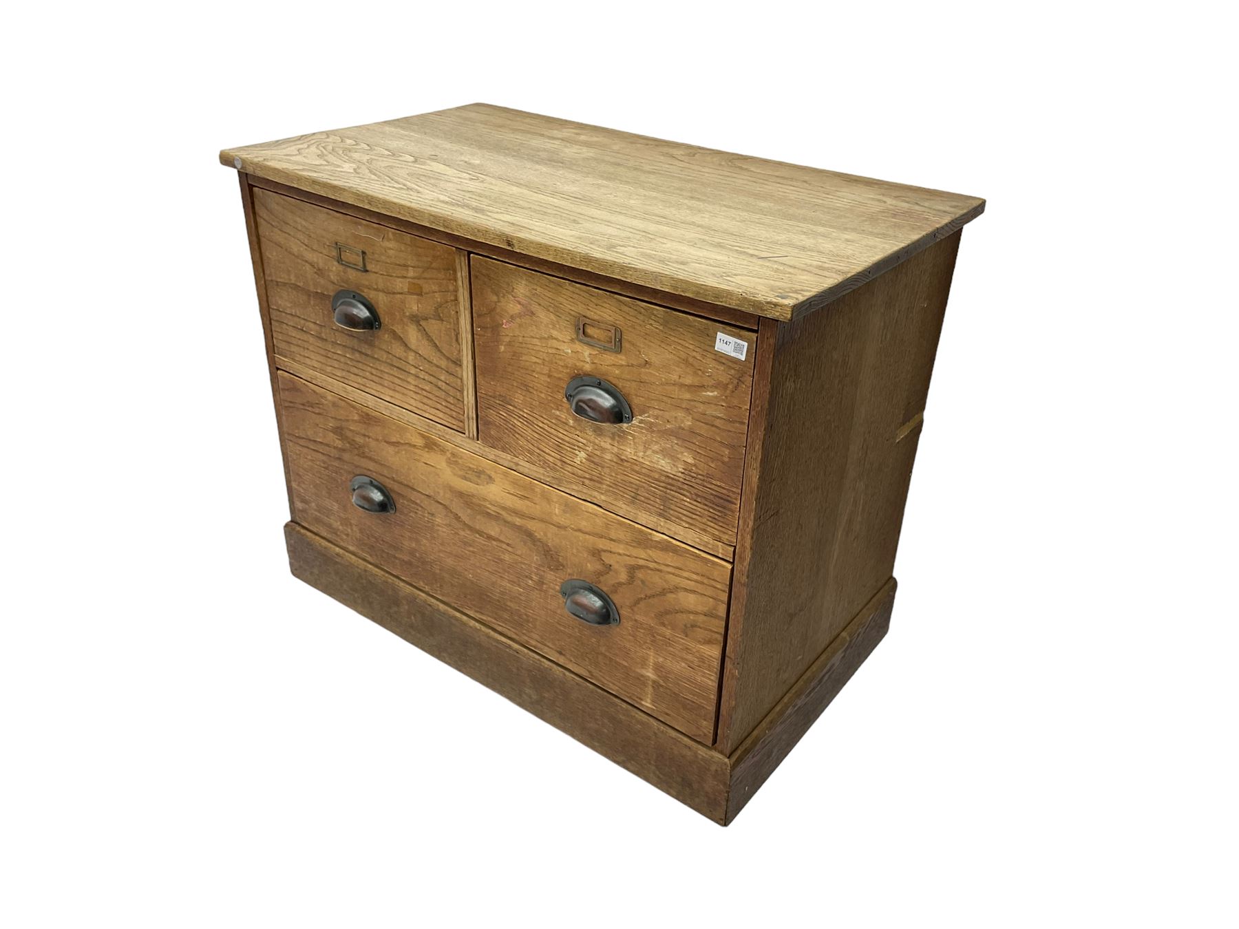 Early to mid-20th century oak chest - Image 4 of 6